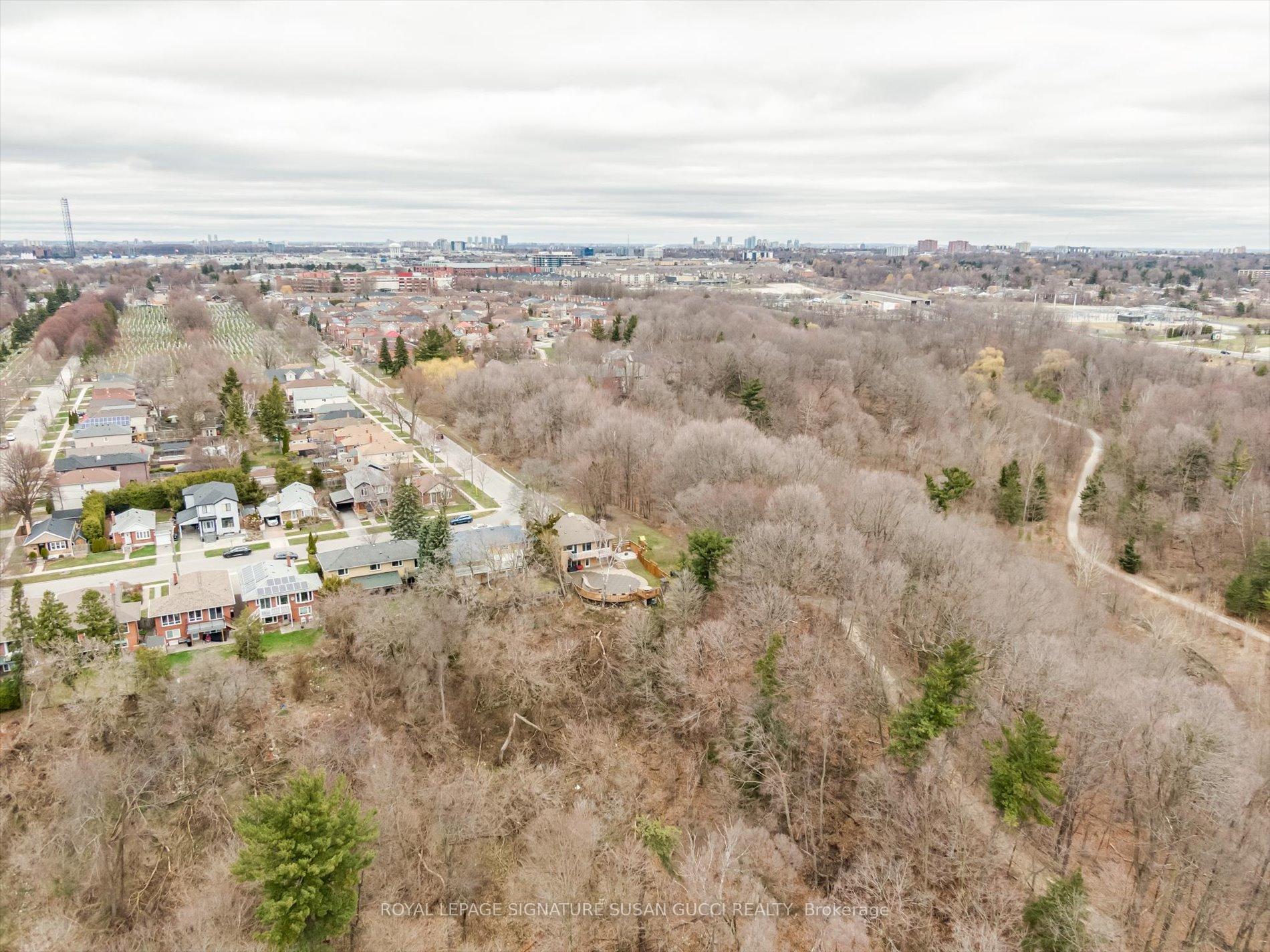Photo 33 of 53 Florens Avenue, Scarborough, Clairlea-Birchmount — HOMEH