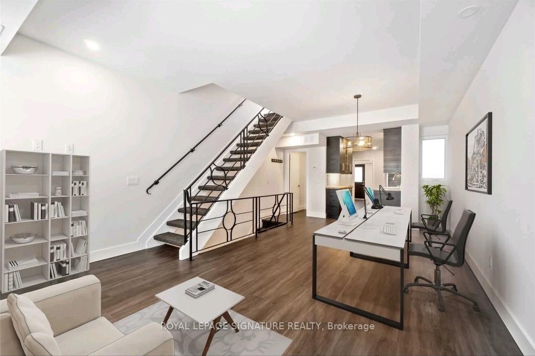 Front of Unit Upper, 532 Richmond Street W