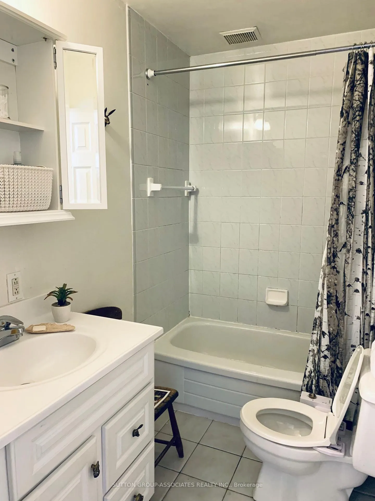 Photo 7 of Unit 1, 76 Orchard View Boulevard, Toronto, Yonge-Eglinton — HOMEH
