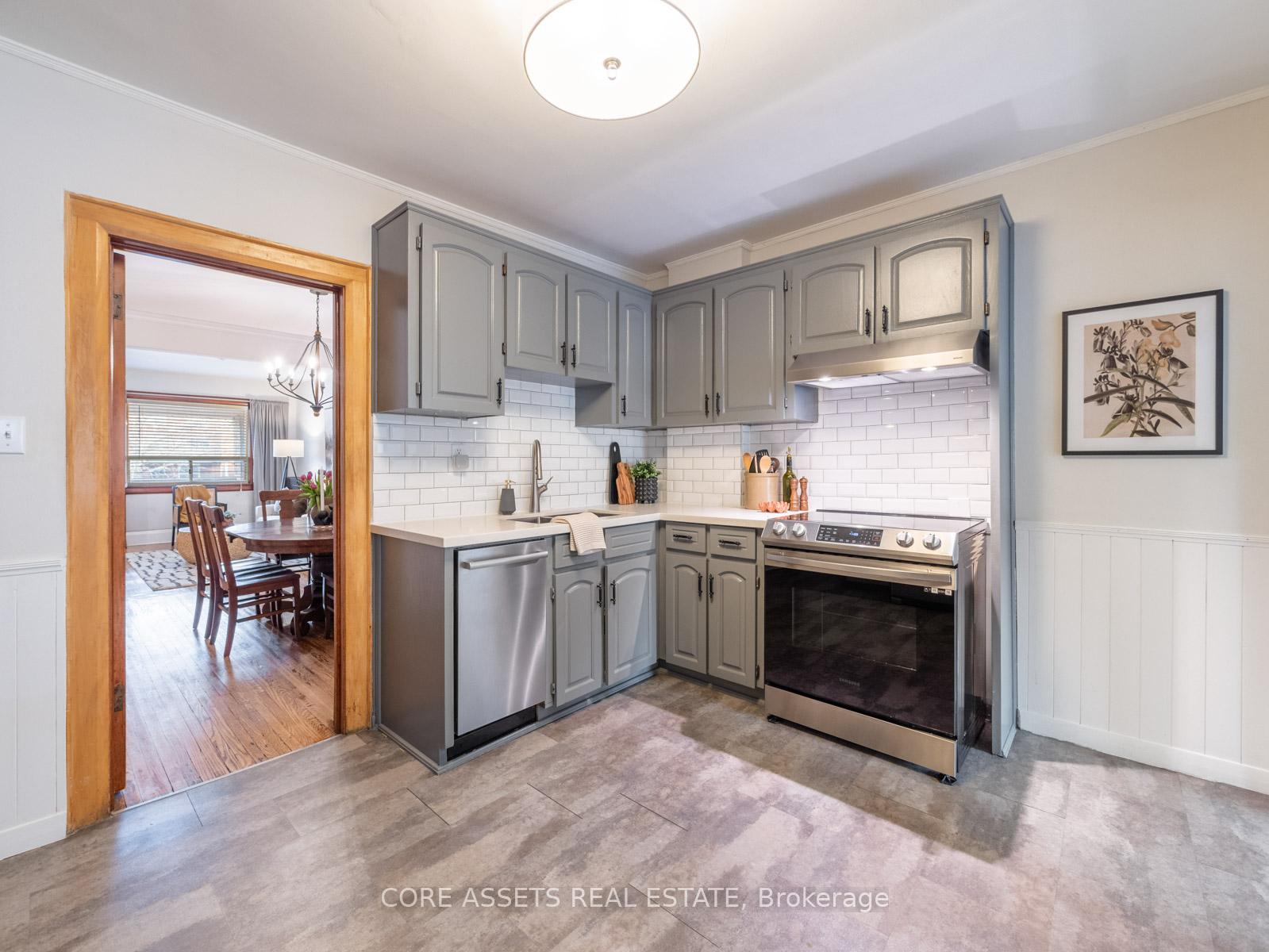 Photo 12 of 359 Northcliffe Boulevard, Toronto, Oakwood Village — HOMEH