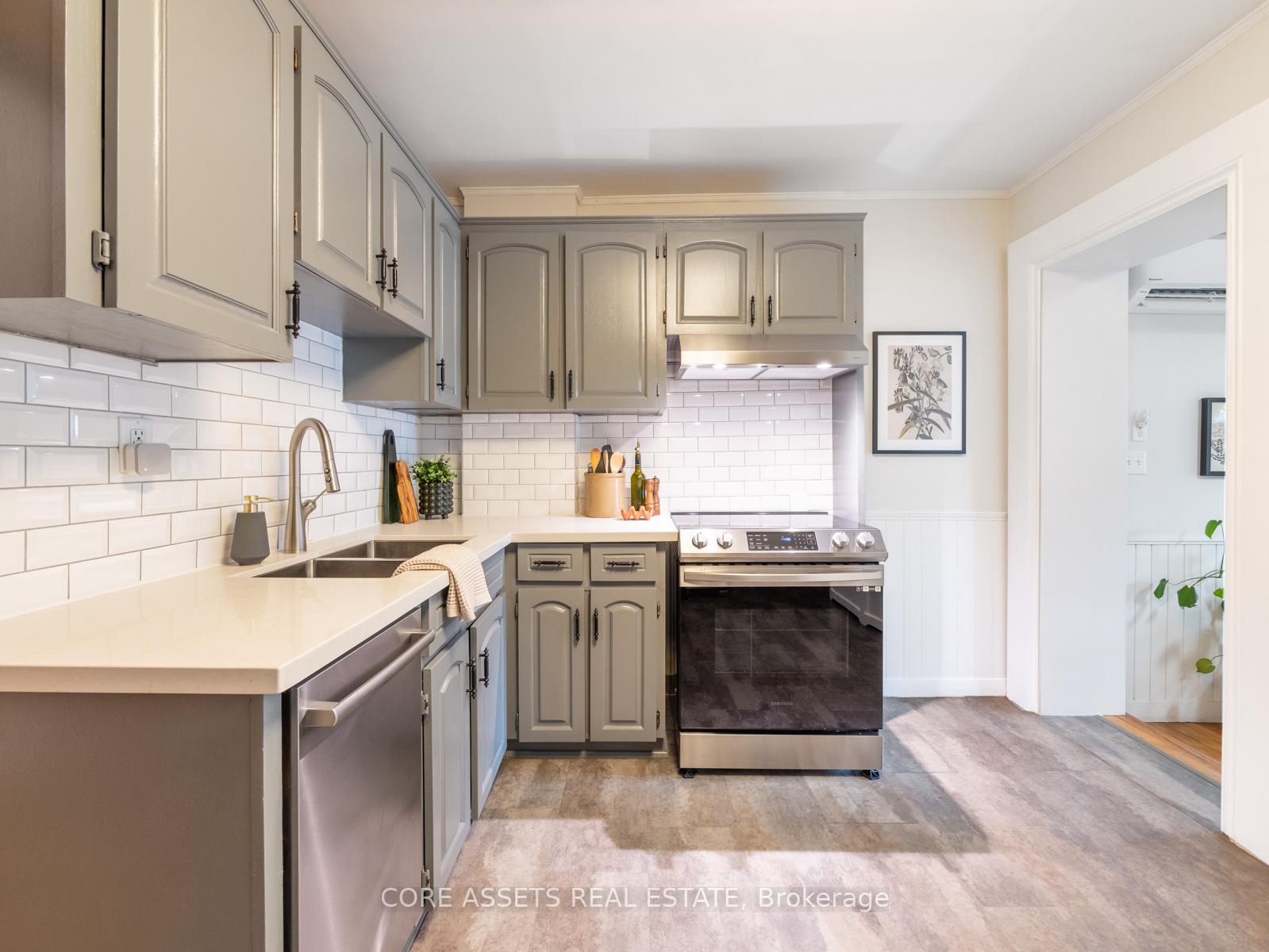 Photo 14 of 359 Northcliffe Boulevard, Toronto, Oakwood Village — HOMEH