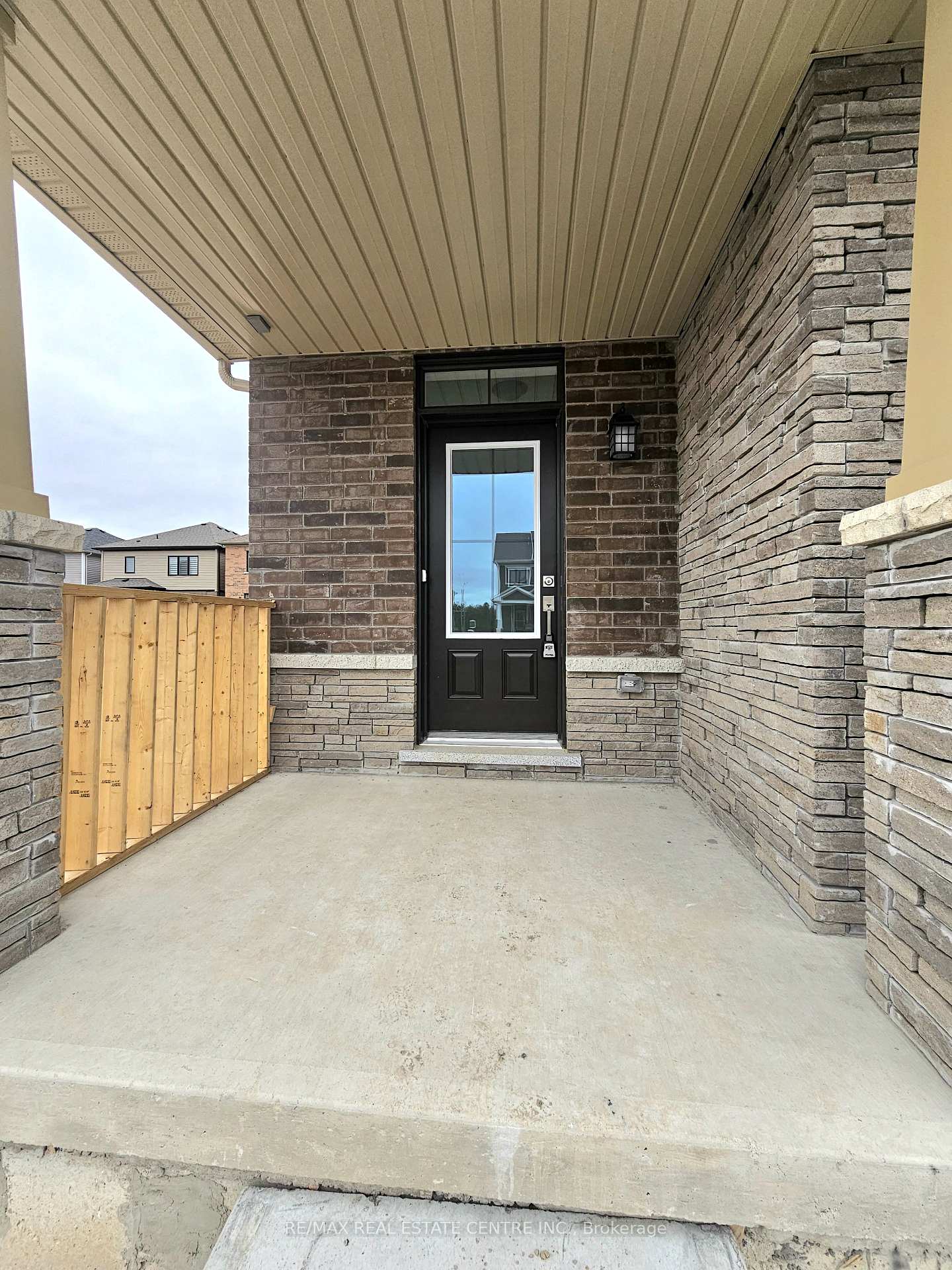 Photo 4 of 31 Lemon Avenue, Thorold, Hurricane/Merrittville — HOMEH