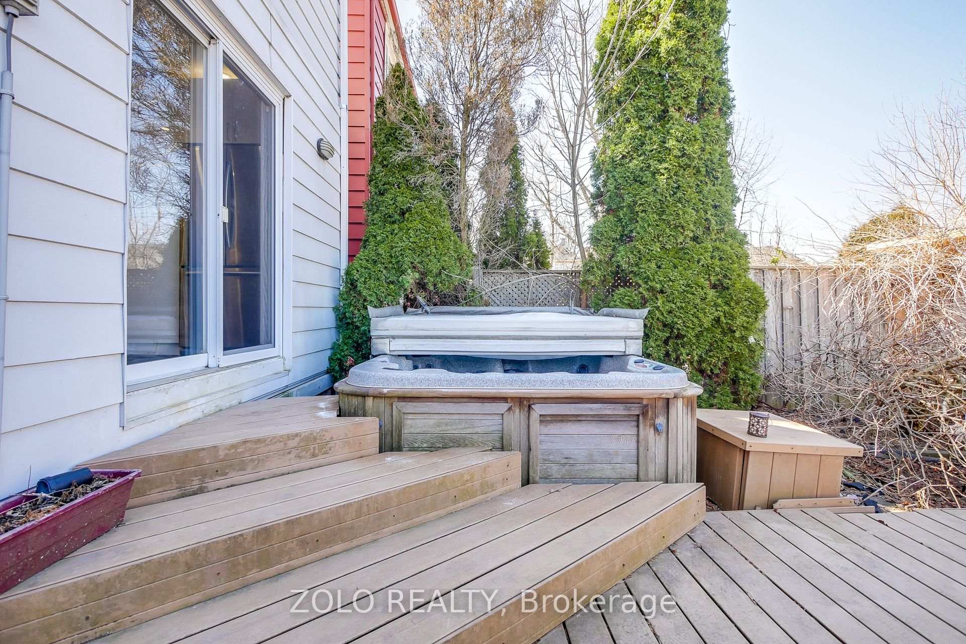 Photo 18 of 8 Crewe Avenue, Toronto, Woodbine-Lumsden — HOMEH