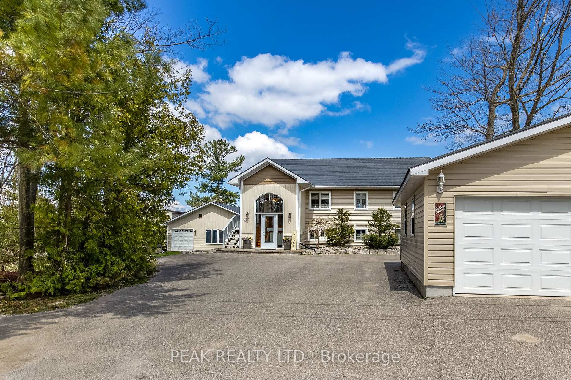 Photo 2 of 14 Lighthouse Crescent, Tay, Victoria Harbour — HOMEH