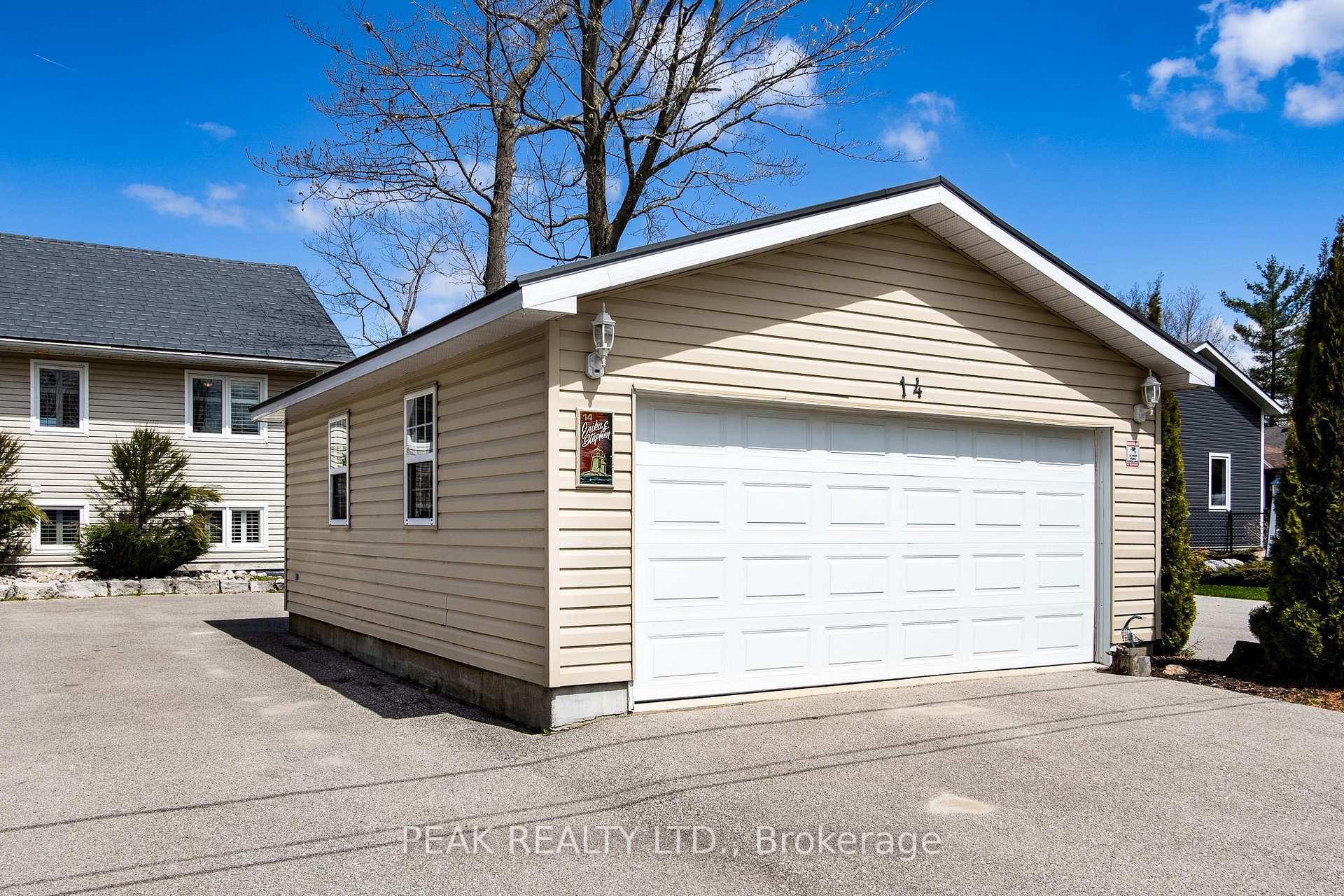 Photo 3 of 14 Lighthouse Crescent, Tay, Victoria Harbour — HOMEH