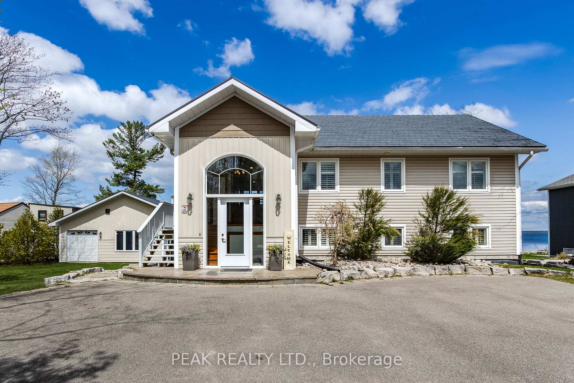 Photo 4 of 14 Lighthouse Crescent, Tay, Victoria Harbour — HOMEH