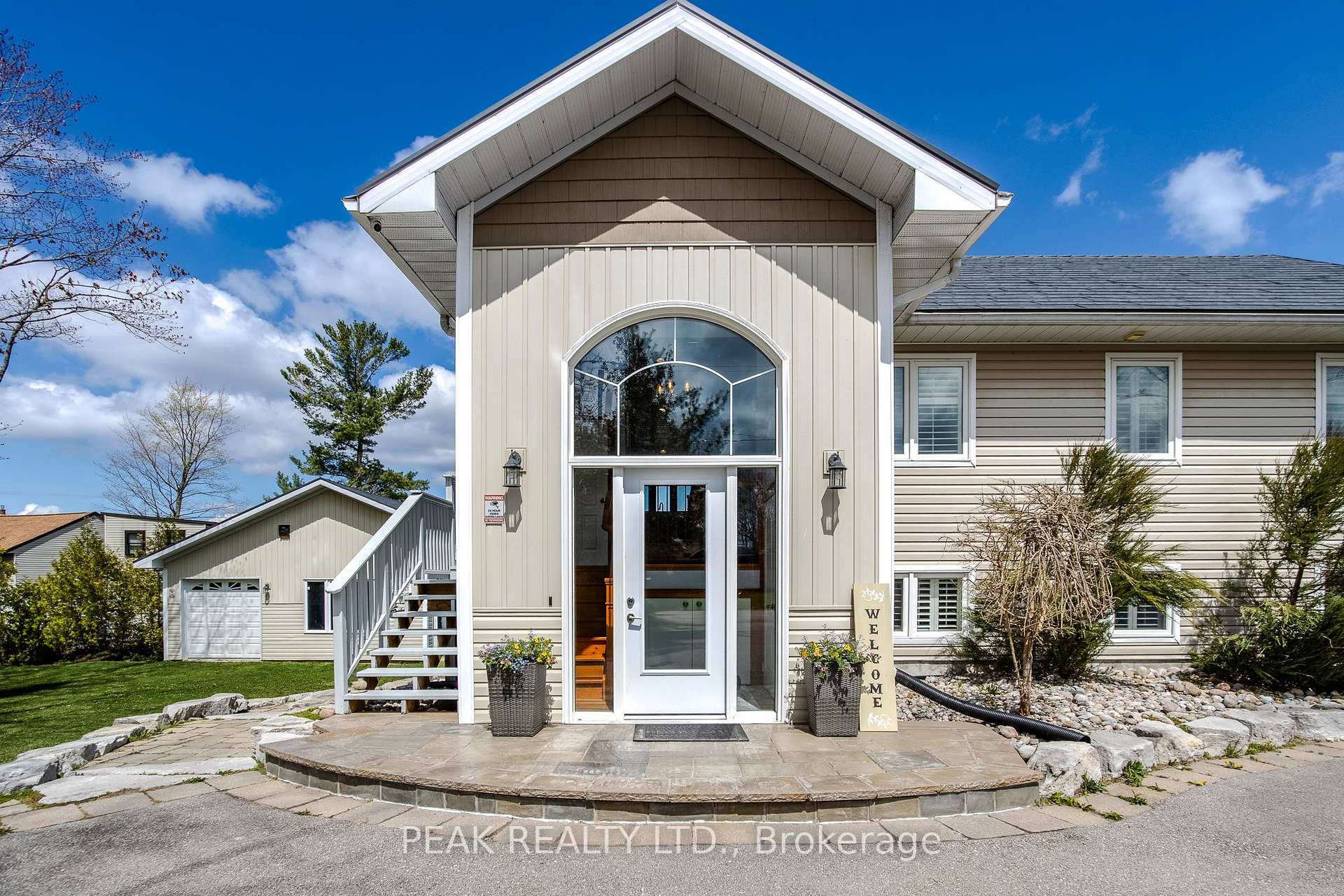 Photo 5 of 14 Lighthouse Crescent, Tay, Victoria Harbour — HOMEH