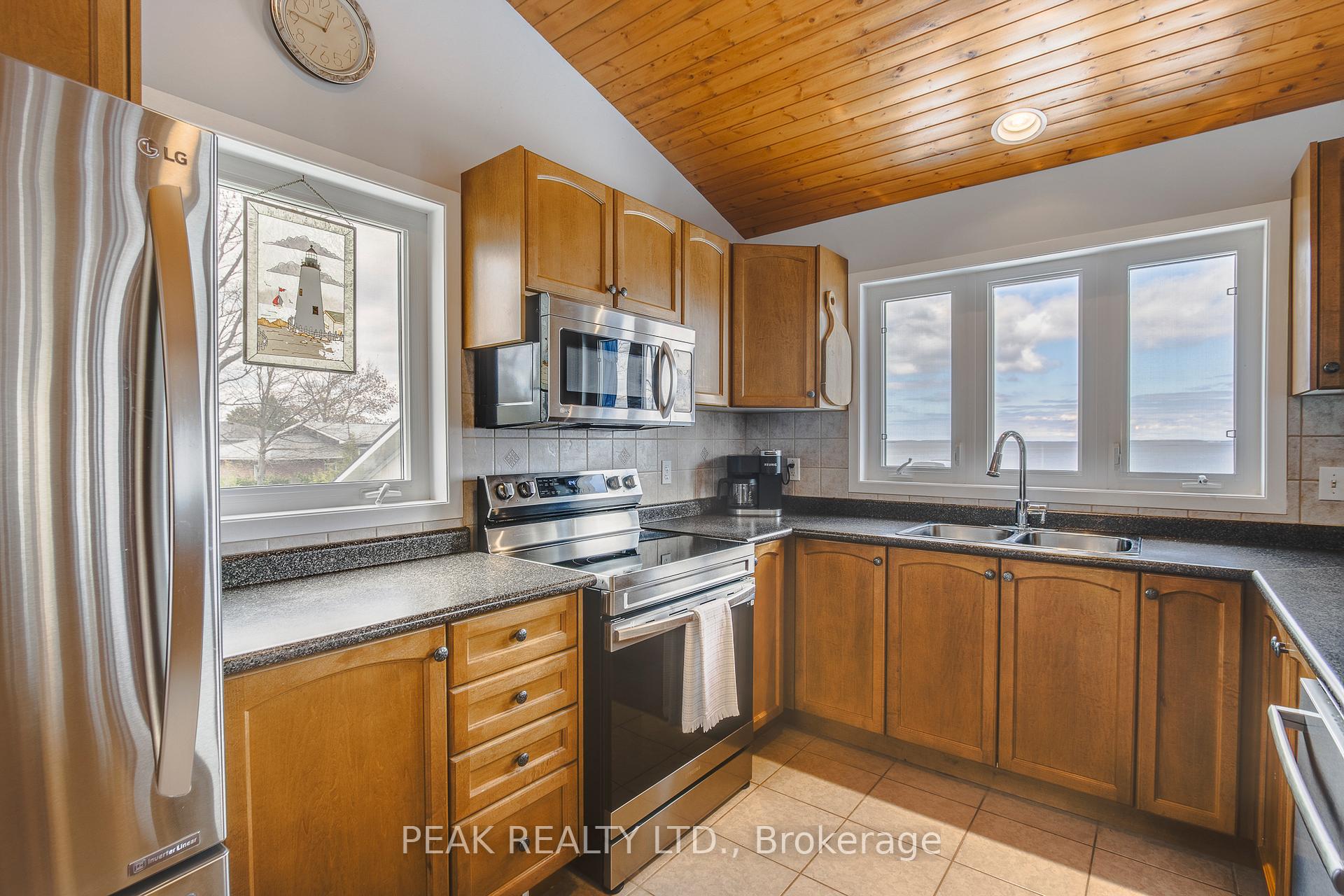 Photo 11 of 14 Lighthouse Crescent, Tay, Victoria Harbour — HOMEH