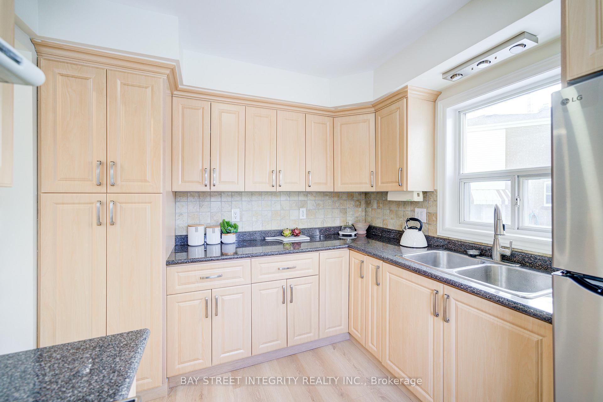 Photo 16 of 36 Ashwick Drive, Scarborough, Ionview — HOMEH
