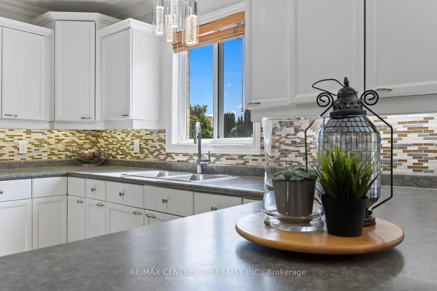 Photo 15 of 56 Mapleridge Crescent, Thames Centre, Dorchester — HOMEH