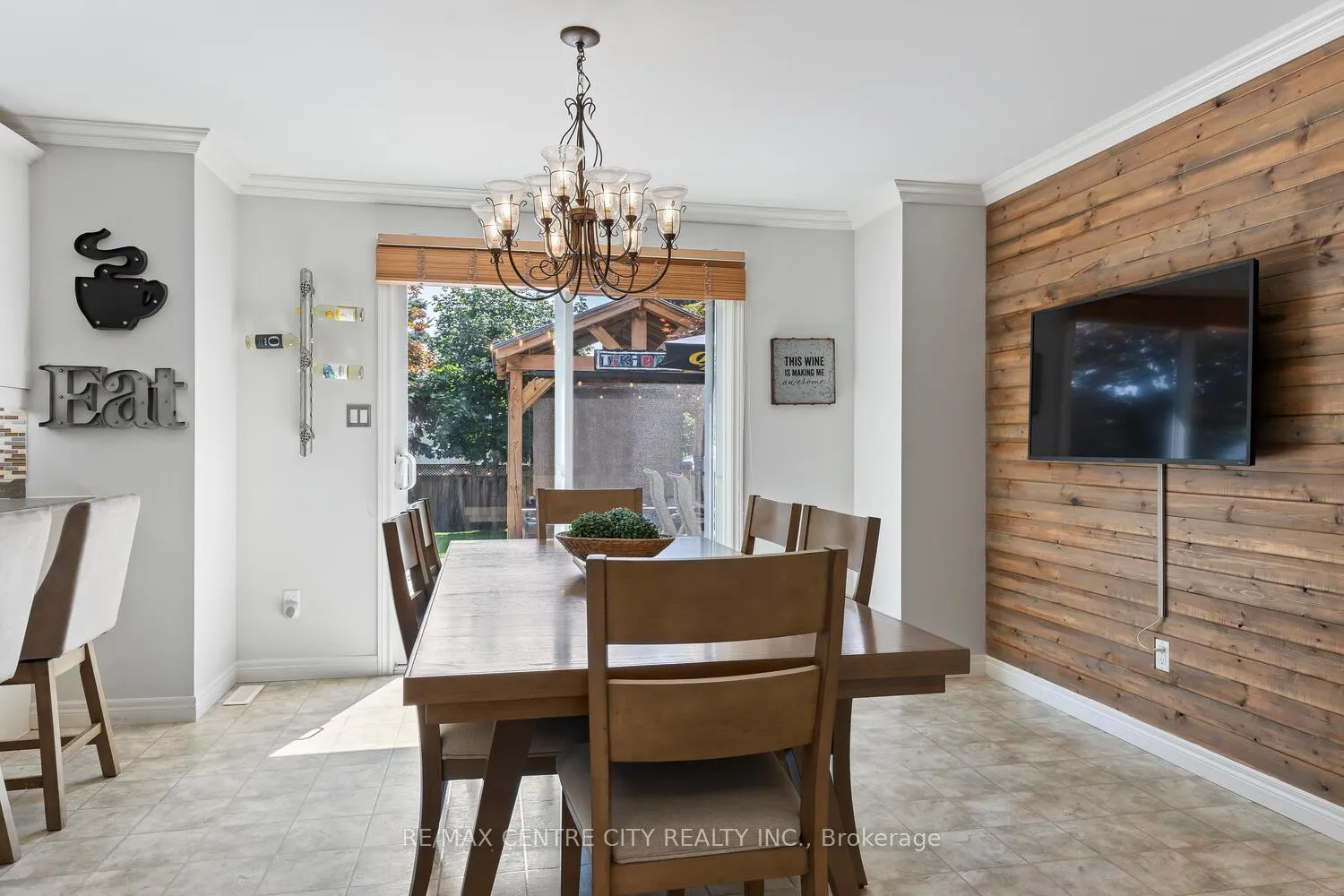 Photo 17 of 56 Mapleridge Crescent, Thames Centre, Dorchester — HOMEH