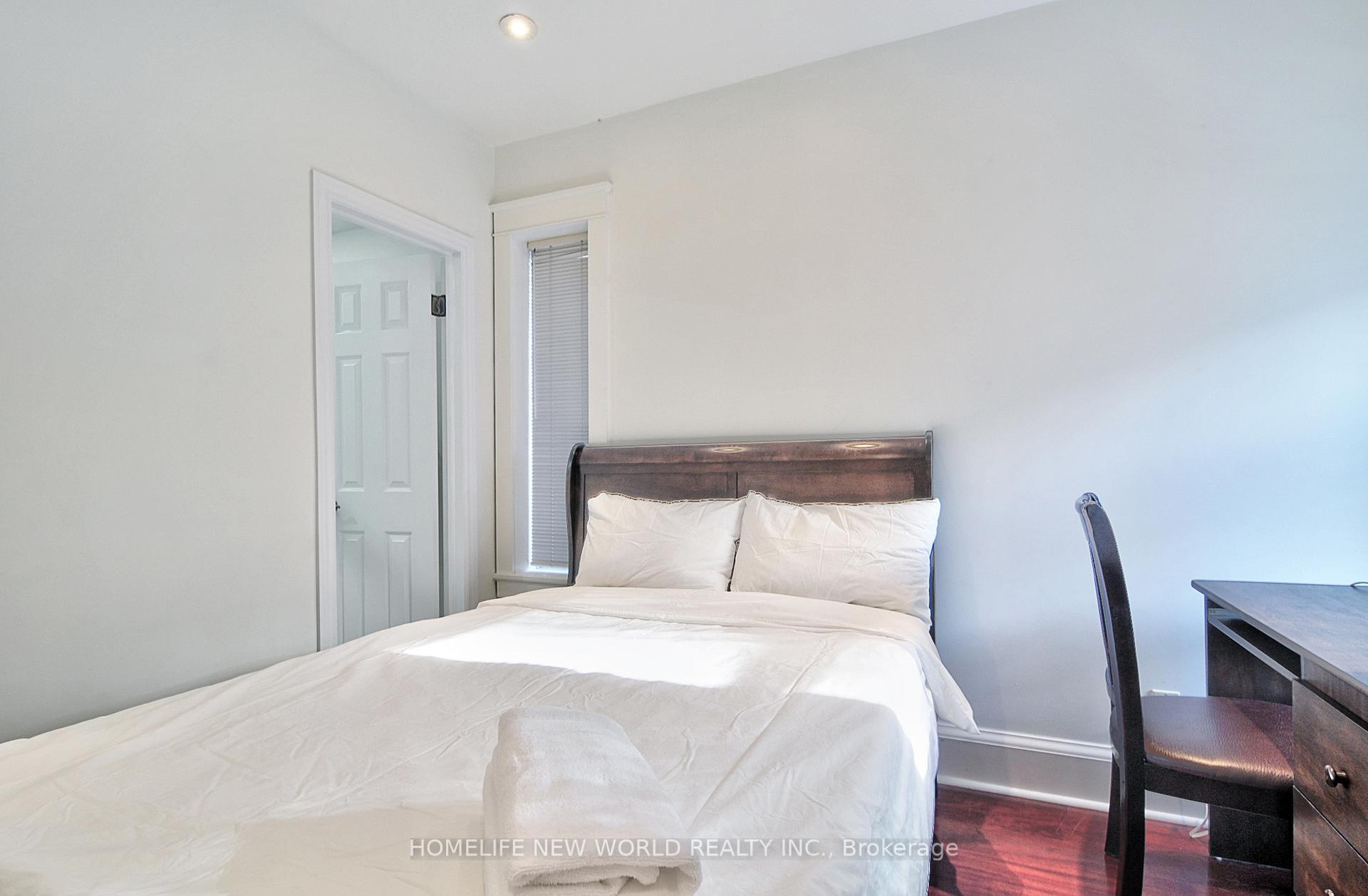 Photo 5 of Unit #4, 126 Mcgill Street, Toronto, Church-Yonge Corridor — HOMEH