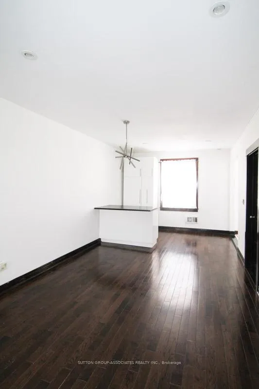 Front of Unit 2, 76 Orchard View Boulevard