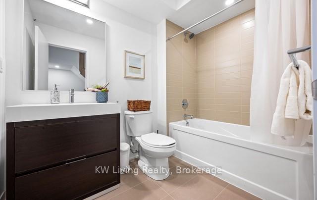 Photo 24 of 52 Hooyo Terrace, Toronto, Englemount-Lawrence — HOMEH