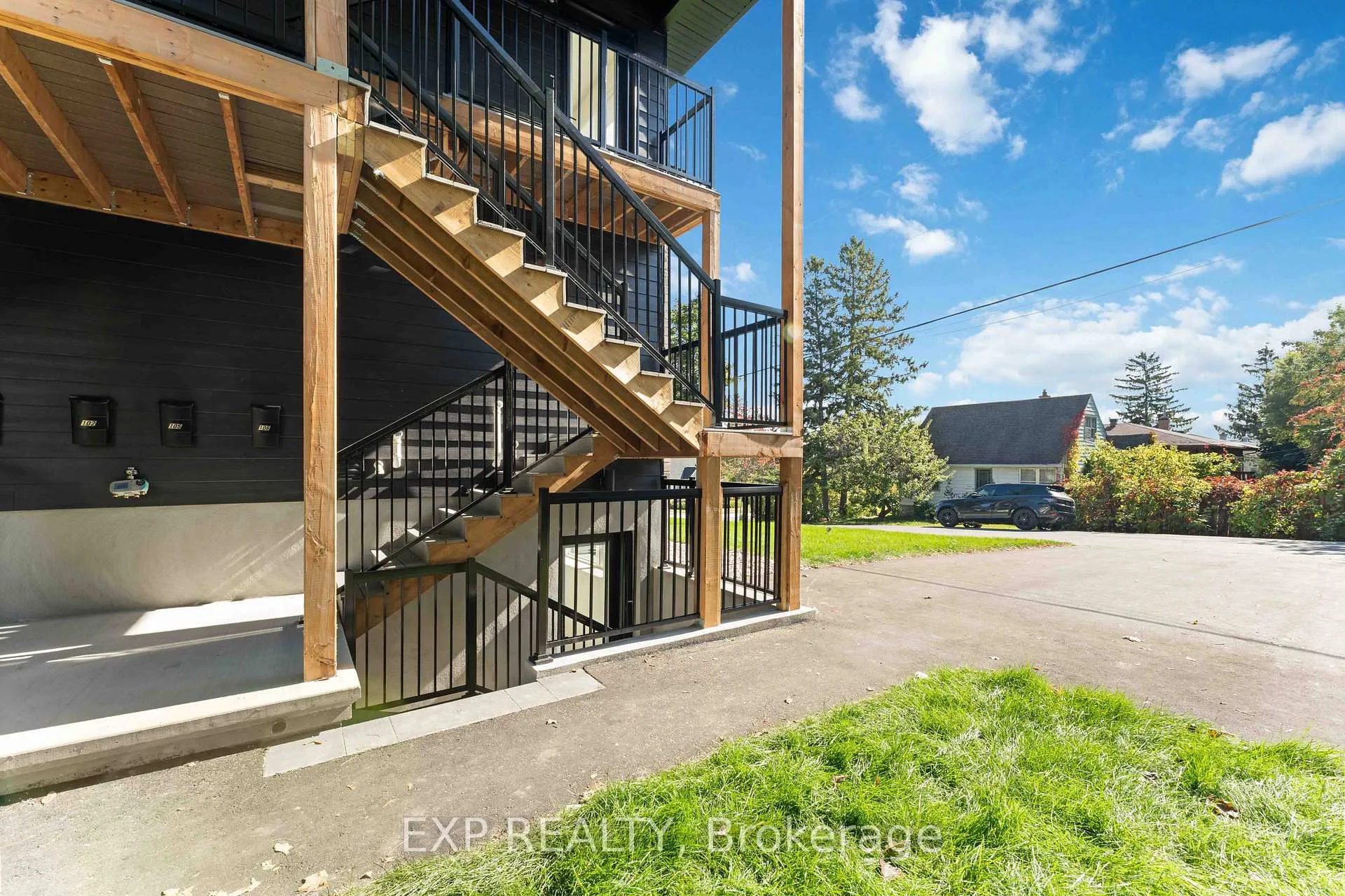 Photo 1 of 844 Connaught Avenue, Ottawa, Queensway Terrace North — HOMEH