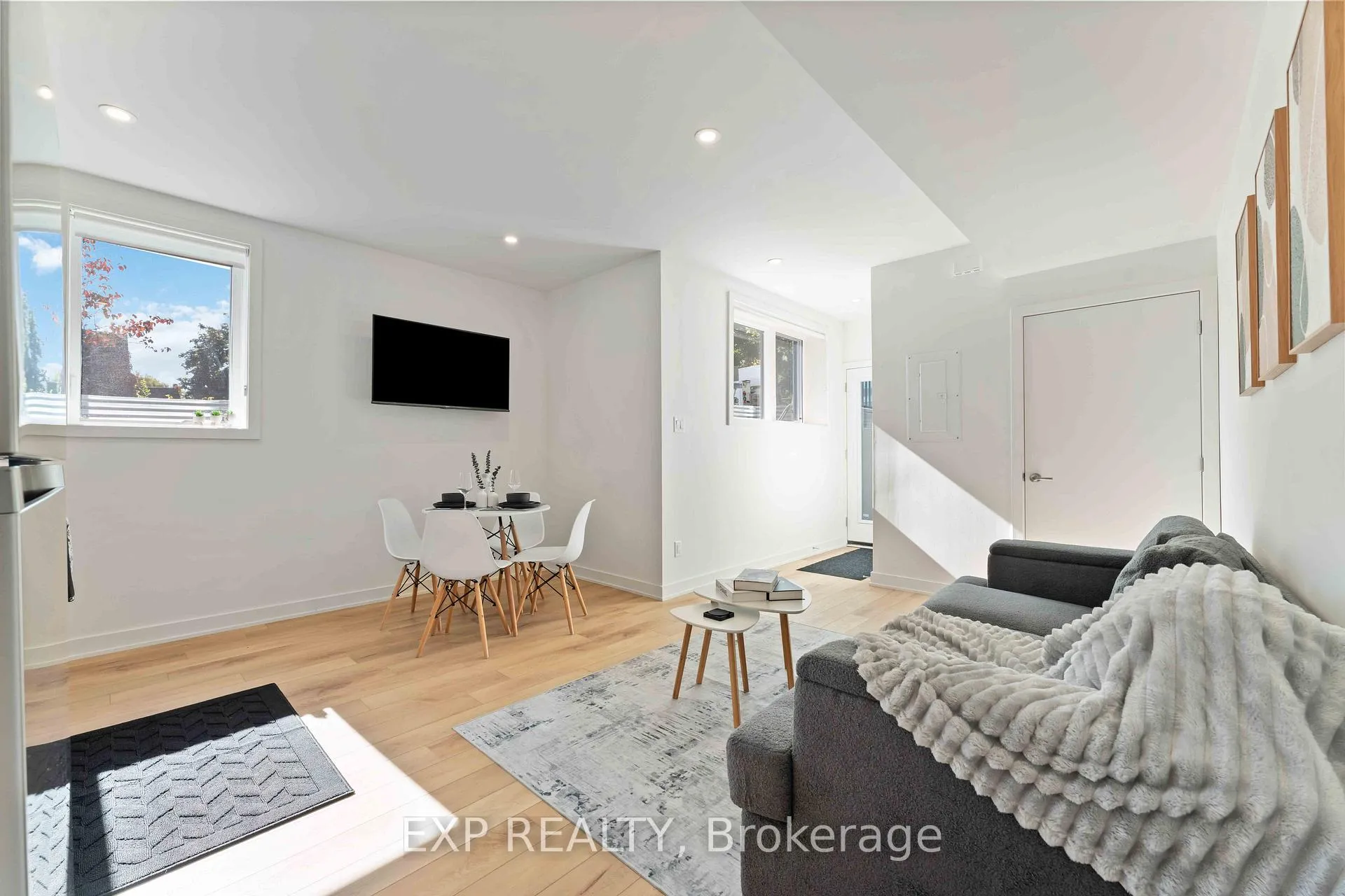 Photo 4 of 844 Connaught Avenue, Ottawa, Queensway Terrace North — HOMEH