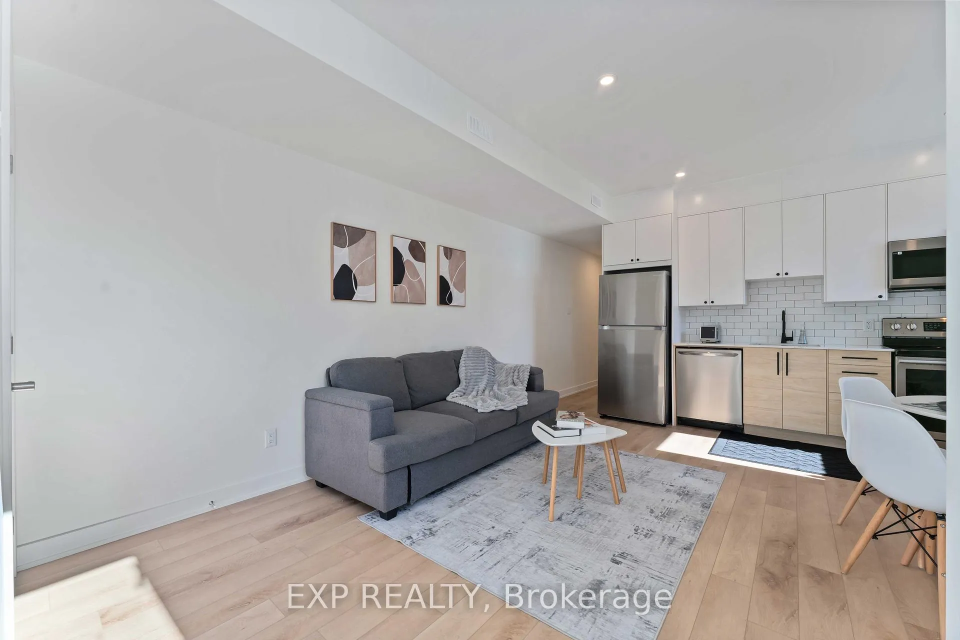Photo 5 of 844 Connaught Avenue, Ottawa, Queensway Terrace North — HOMEH