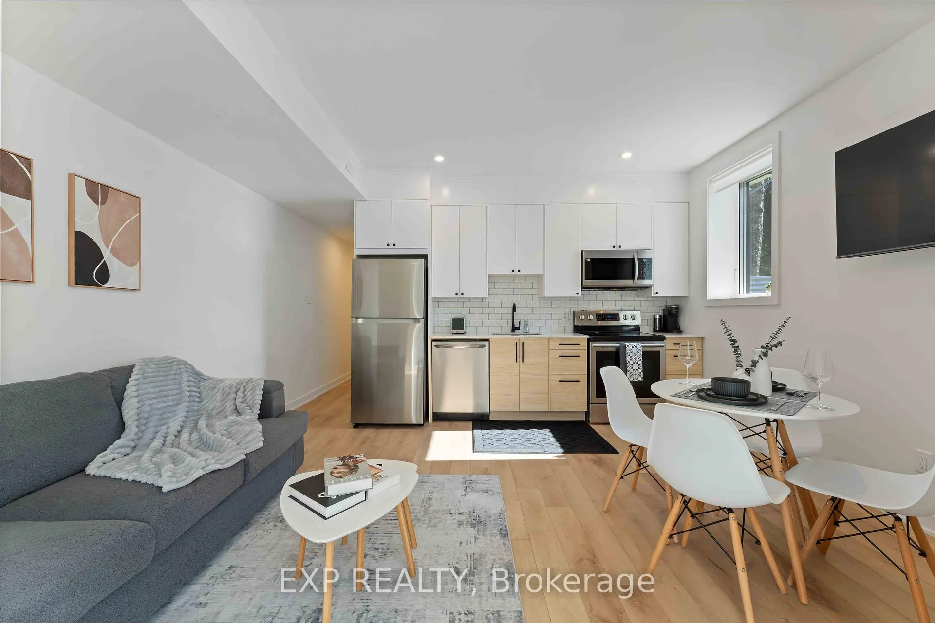 Photo 6 of 844 Connaught Avenue, Ottawa, Queensway Terrace North — HOMEH
