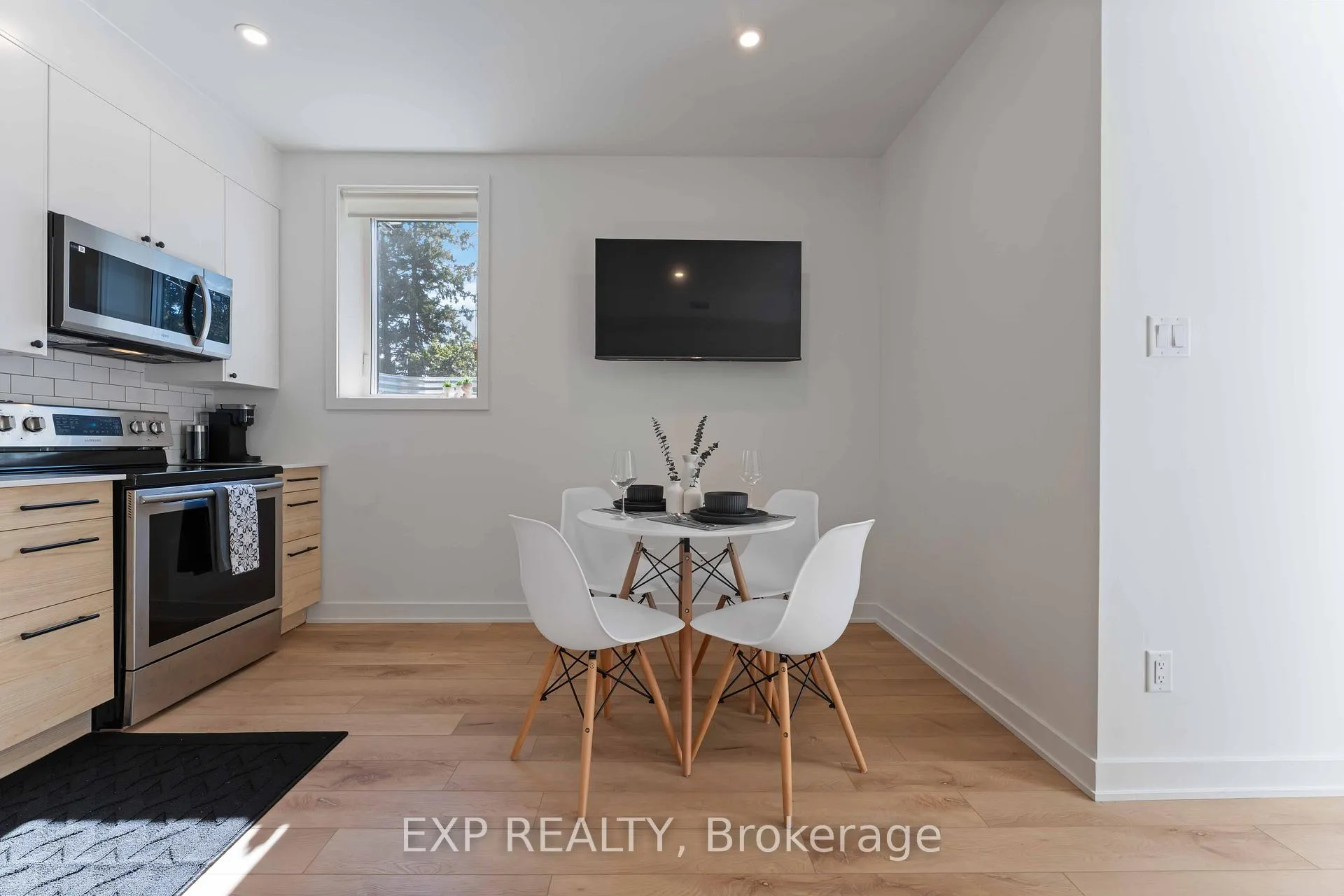 Photo 8 of 844 Connaught Avenue, Ottawa, Queensway Terrace North — HOMEH