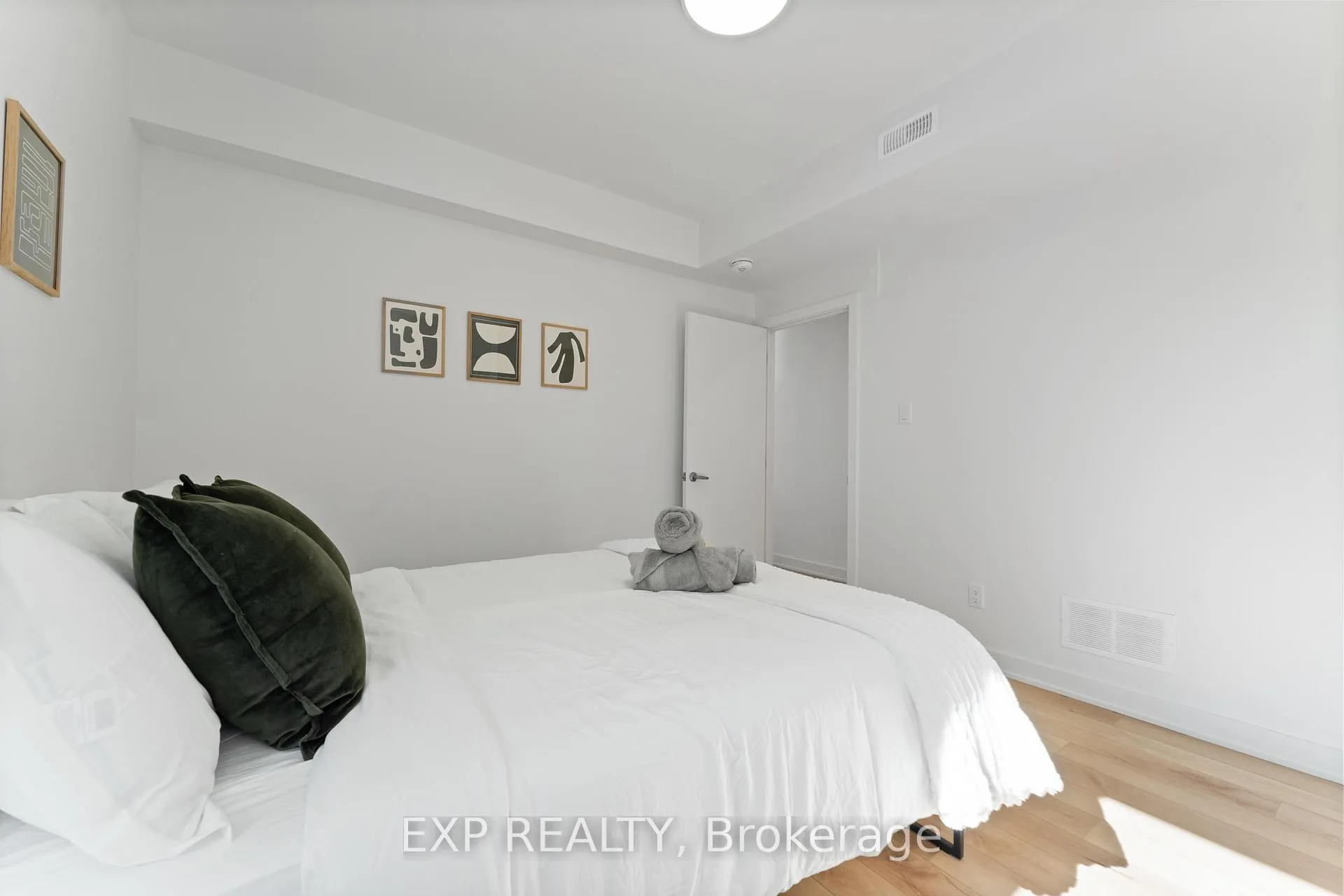 Photo 13 of 844 Connaught Avenue, Ottawa, Queensway Terrace North — HOMEH