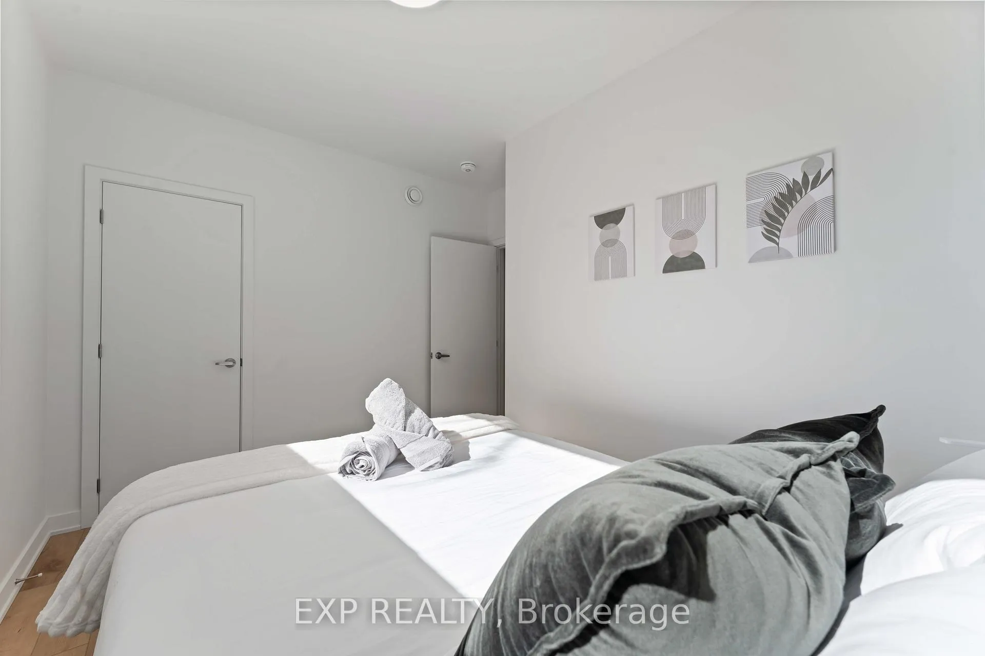 Photo 15 of 844 Connaught Avenue, Ottawa, Queensway Terrace North — HOMEH