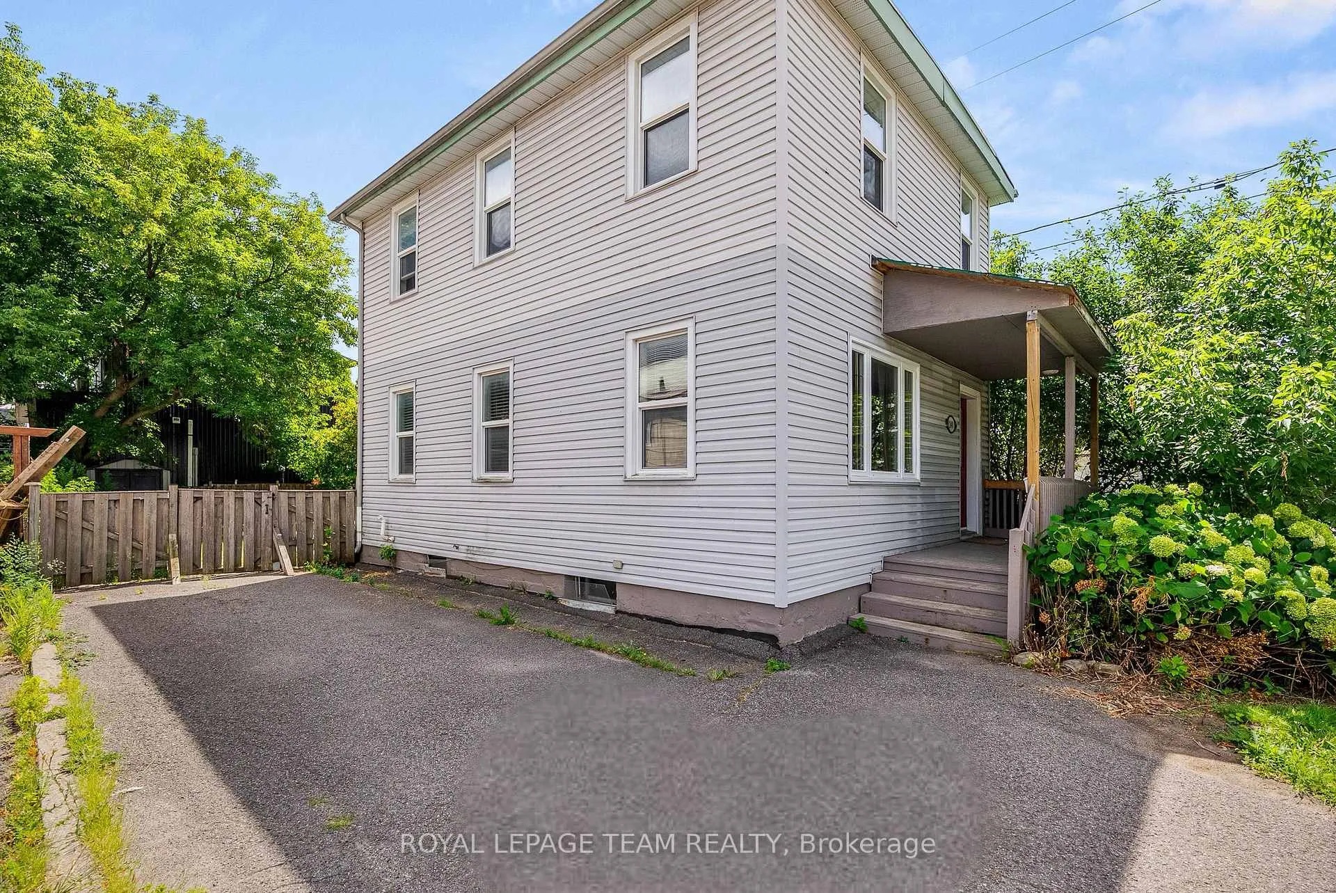 Photo 3 of 240 Garneau Street, Ottawa, Vanier — HOMEH