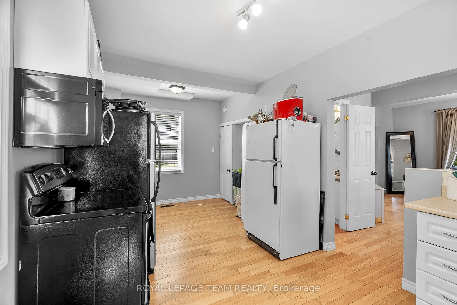 Photo 15 of 240 Garneau Street, Ottawa, Vanier — HOMEH