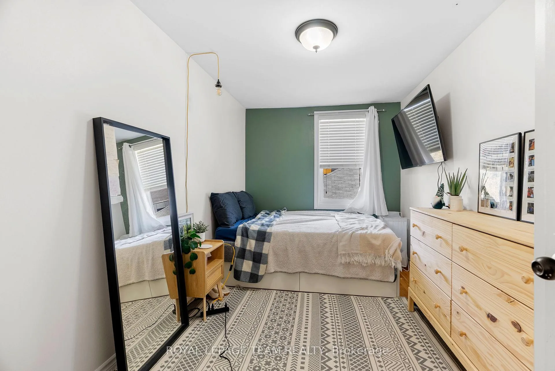 Photo 20 of 240 Garneau Street, Ottawa, Vanier — HOMEH