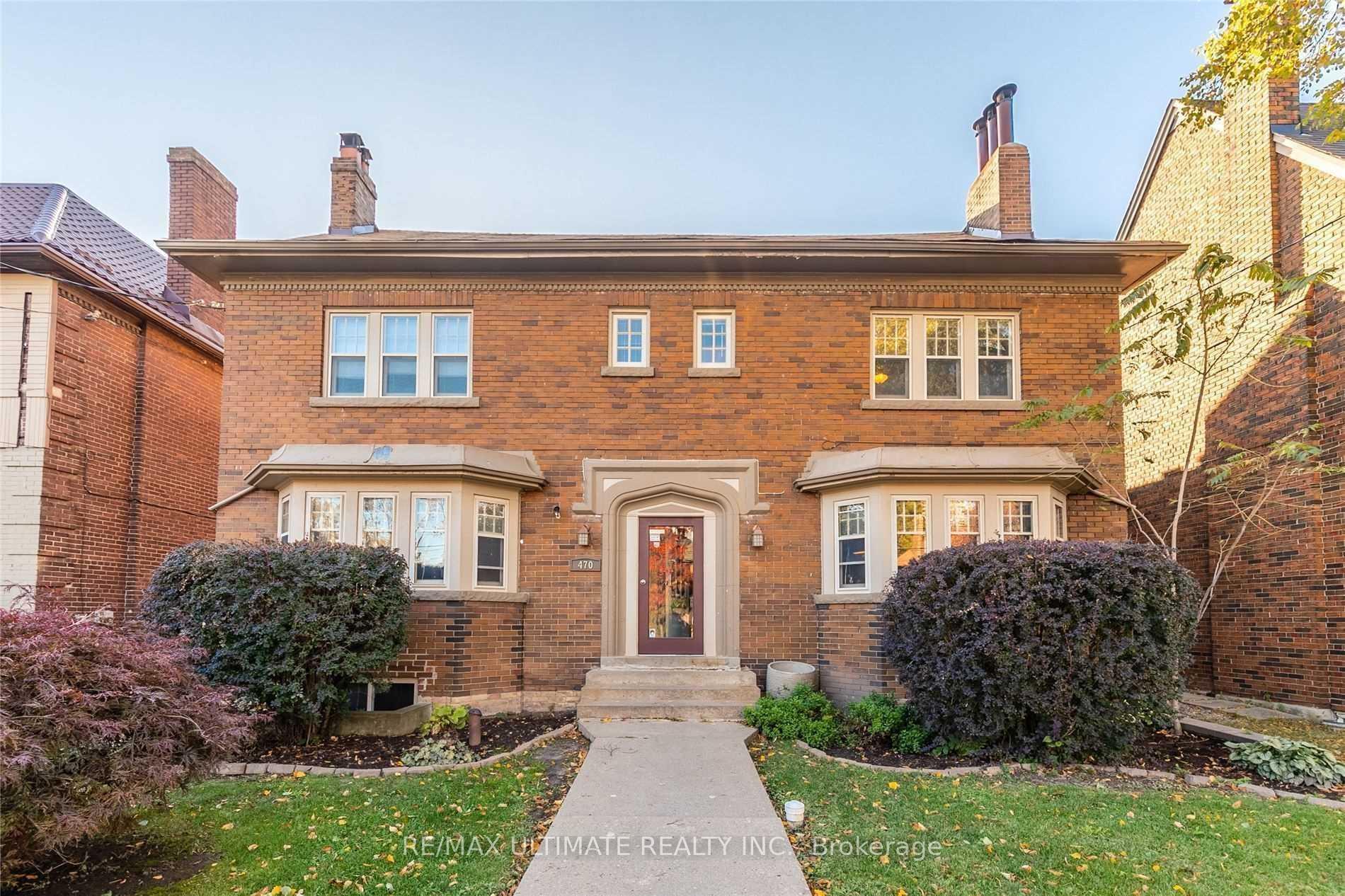 Front of Unit 1, 470 Oriole Parkway