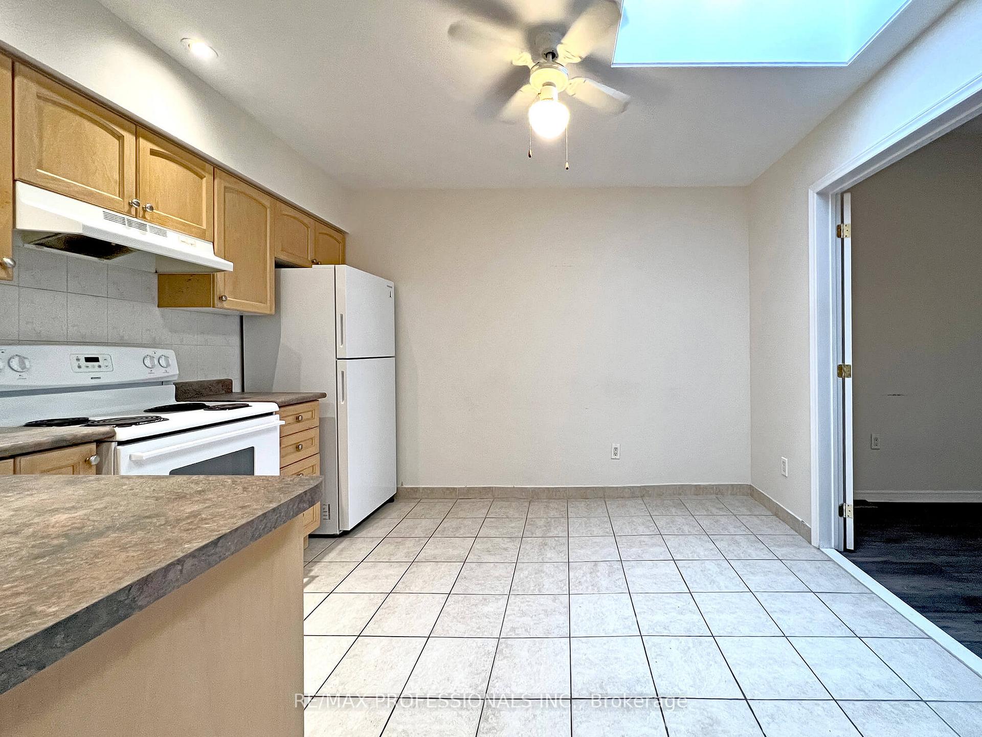 Photo 2 of Unit Upper, 385 Dundas Street E, Toronto, Moss Park — HOMEH