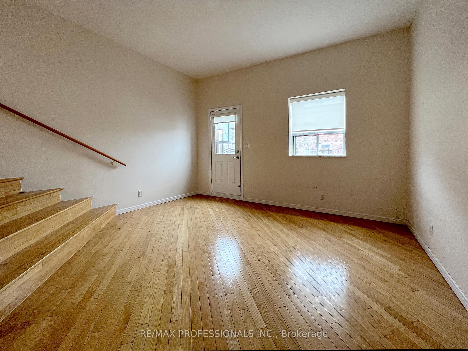 Photo 4 of Unit Upper, 385 Dundas Street E, Toronto, Moss Park — HOMEH