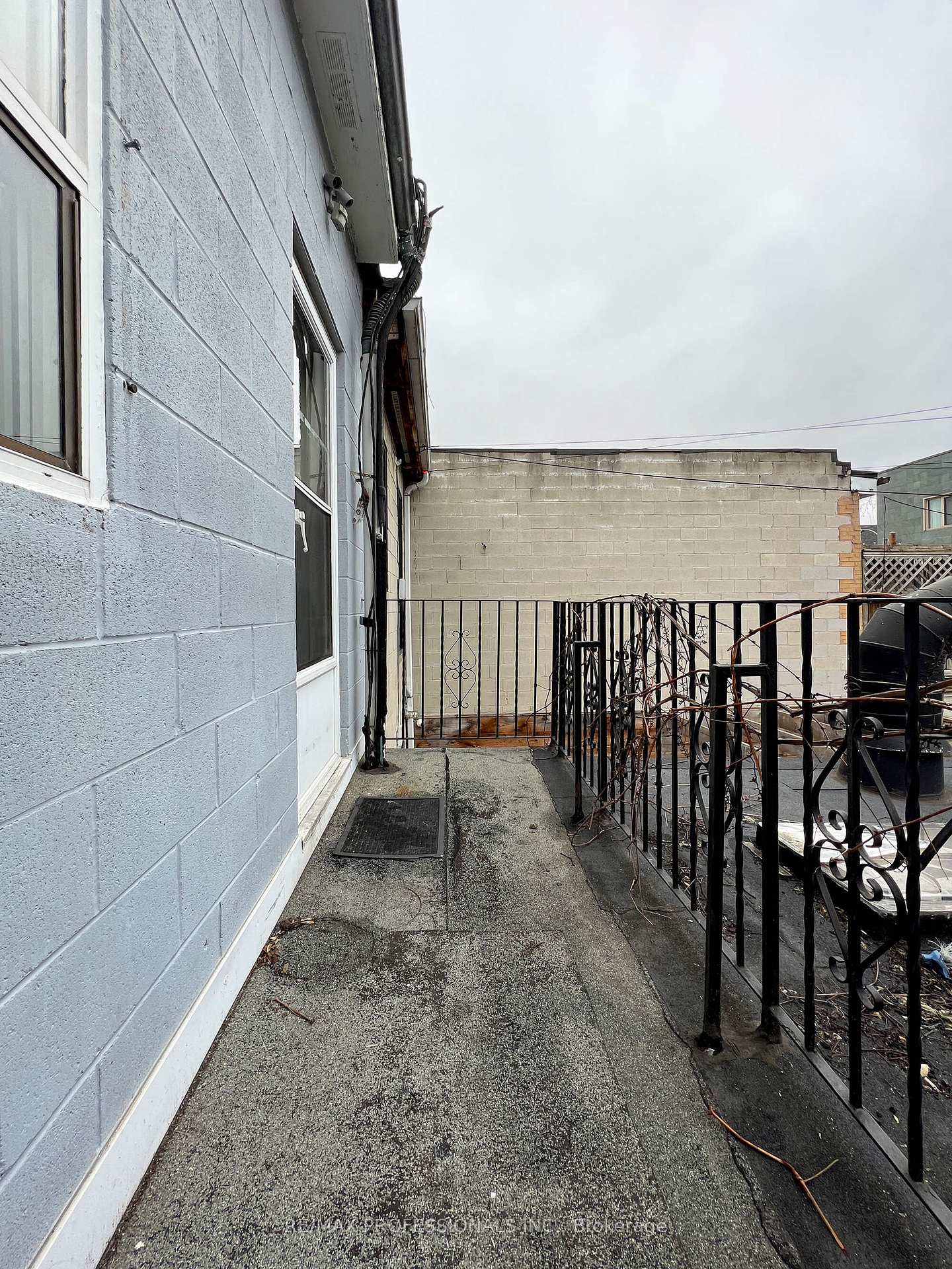 Photo 5 of Unit Upper, 385 Dundas Street E, Toronto, Moss Park — HOMEH