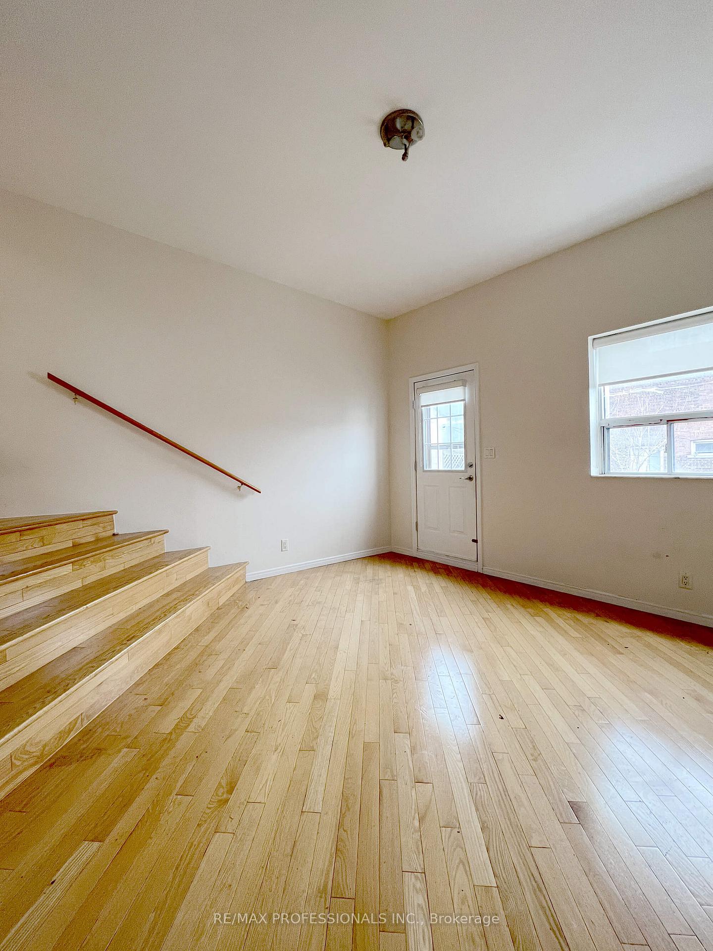 Photo 7 of Unit Upper, 385 Dundas Street E, Toronto, Moss Park — HOMEH