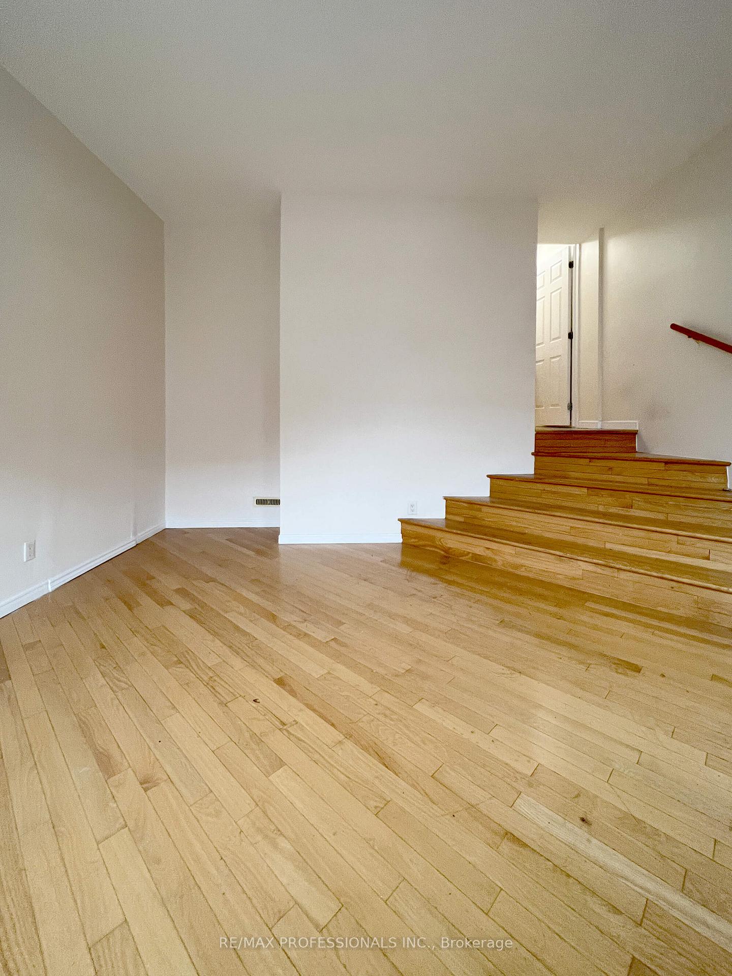 Photo 8 of Unit Upper, 385 Dundas Street E, Toronto, Moss Park — HOMEH