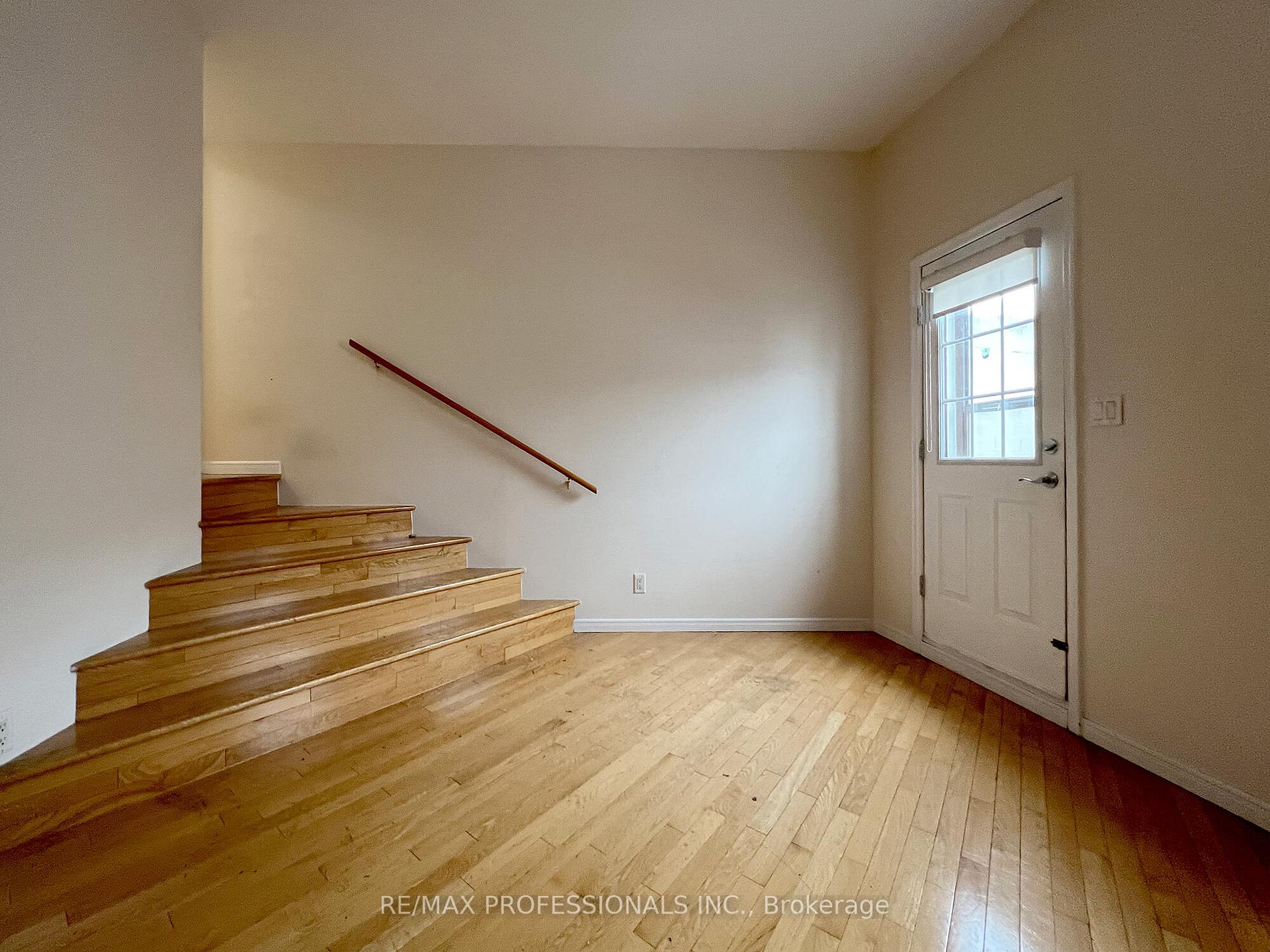Photo 10 of Unit Upper, 385 Dundas Street E, Toronto, Moss Park — HOMEH