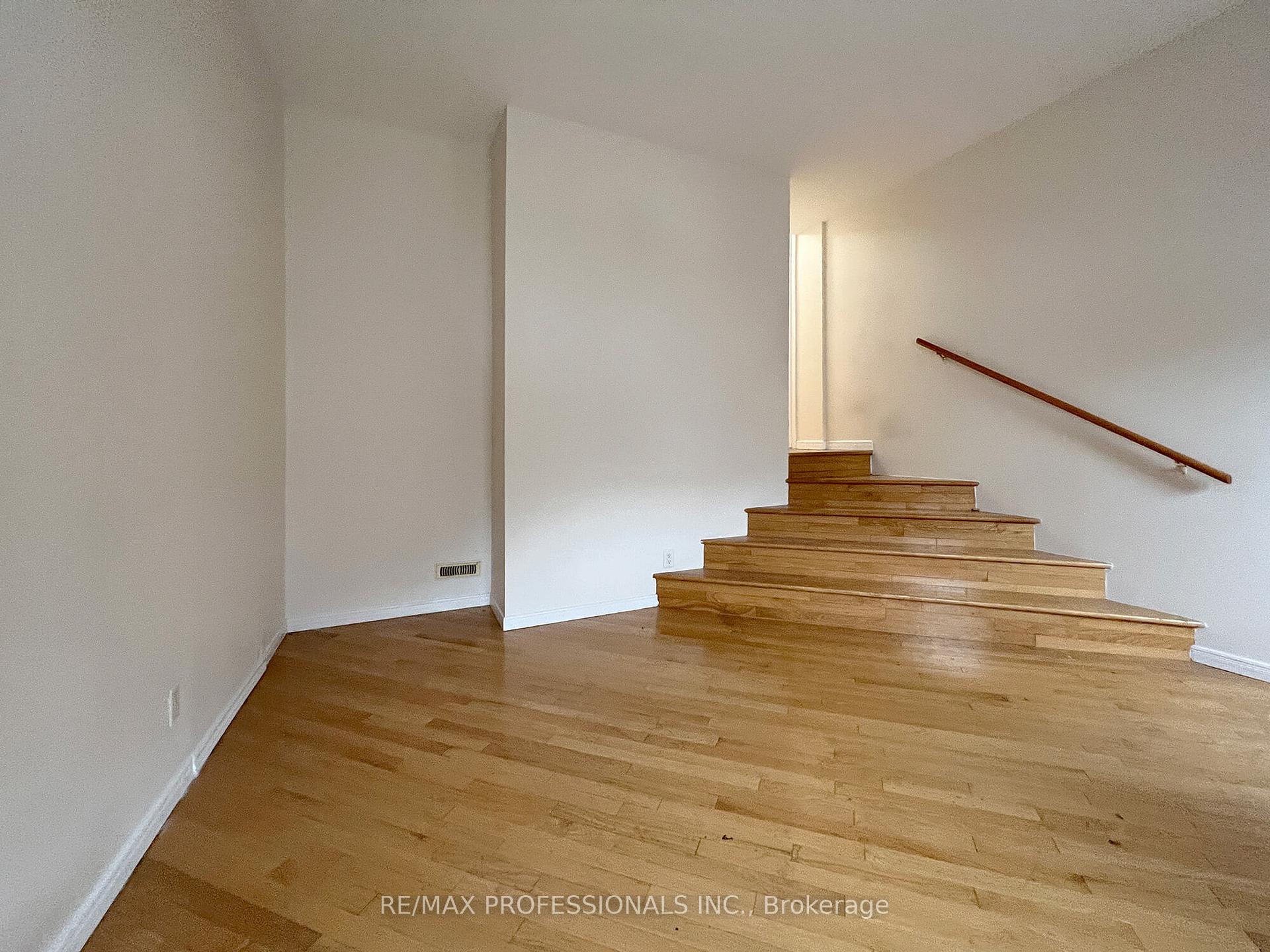 Photo 11 of Unit Upper, 385 Dundas Street E, Toronto, Moss Park — HOMEH