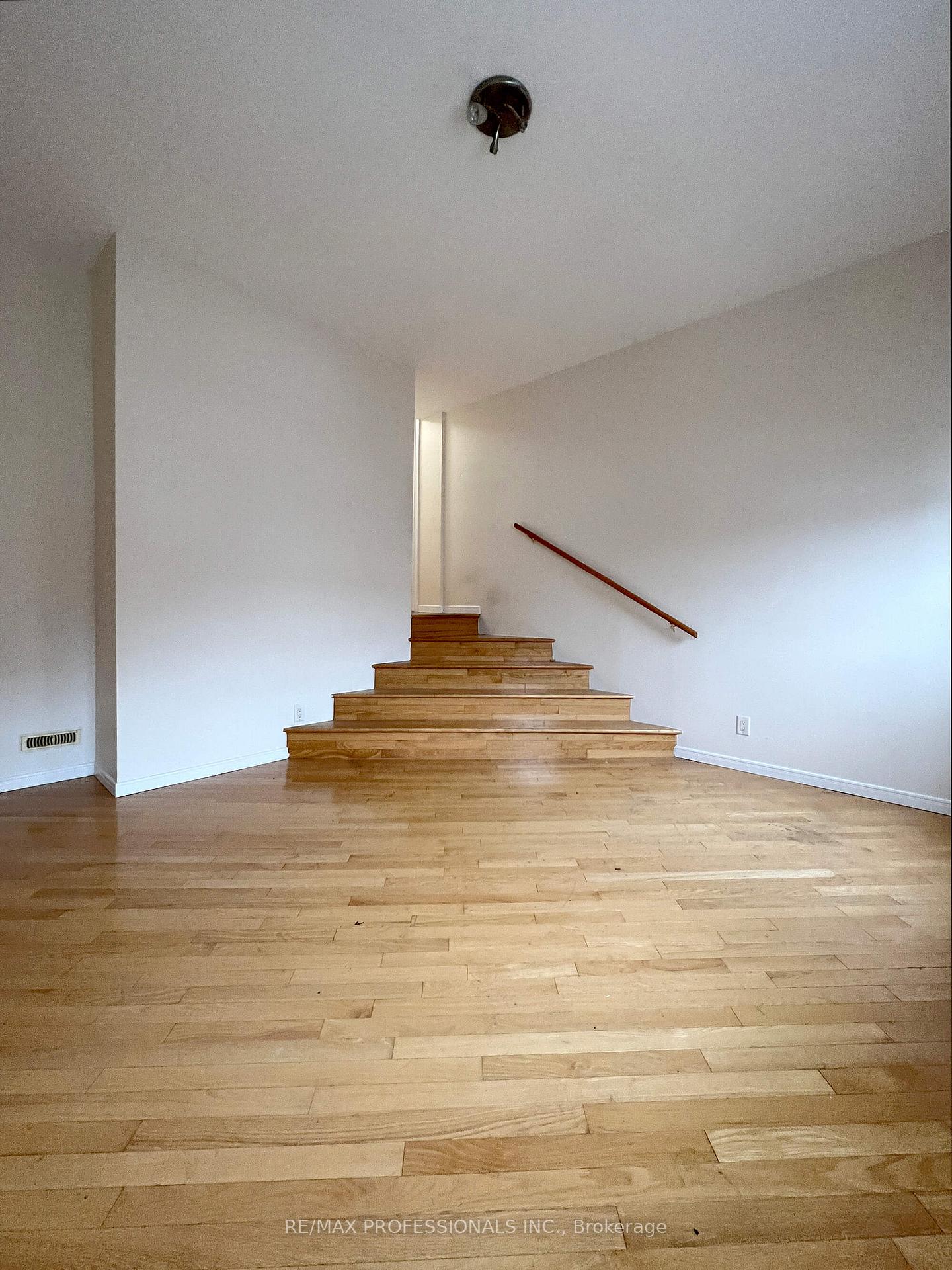 Photo 13 of Unit Upper, 385 Dundas Street E, Toronto, Moss Park — HOMEH