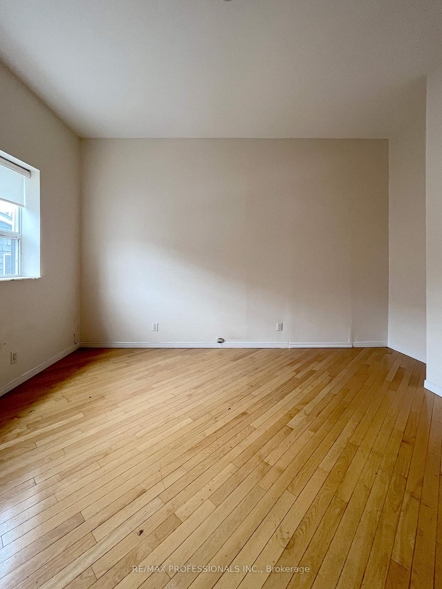 Photo 14 of Unit Upper, 385 Dundas Street E, Toronto, Moss Park — HOMEH