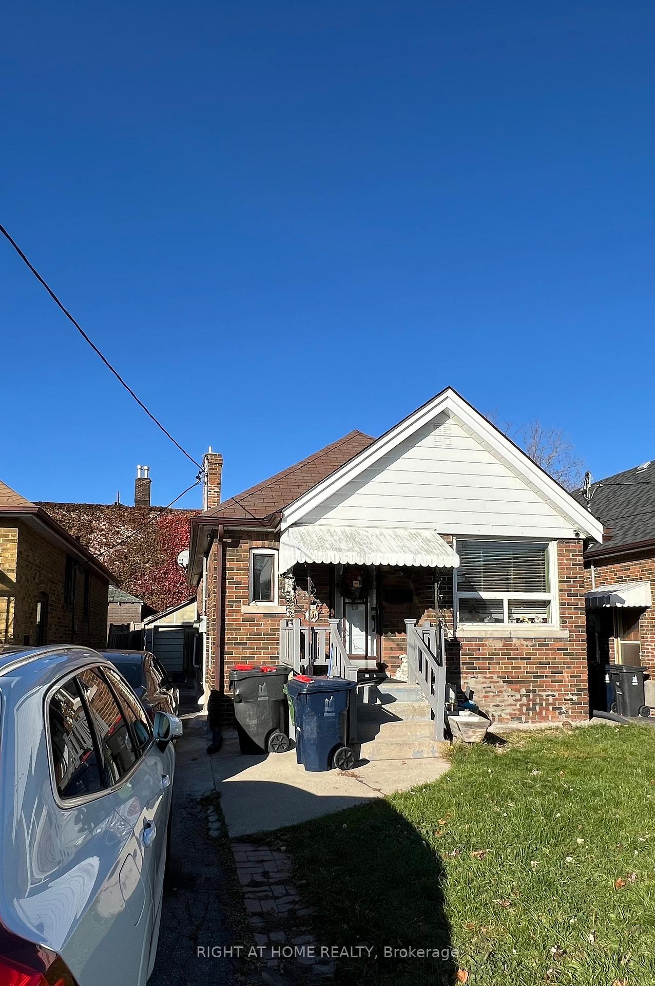 Photo 3 of 62 Lanark Avenue, Toronto, Oakwood Village — HOMEH