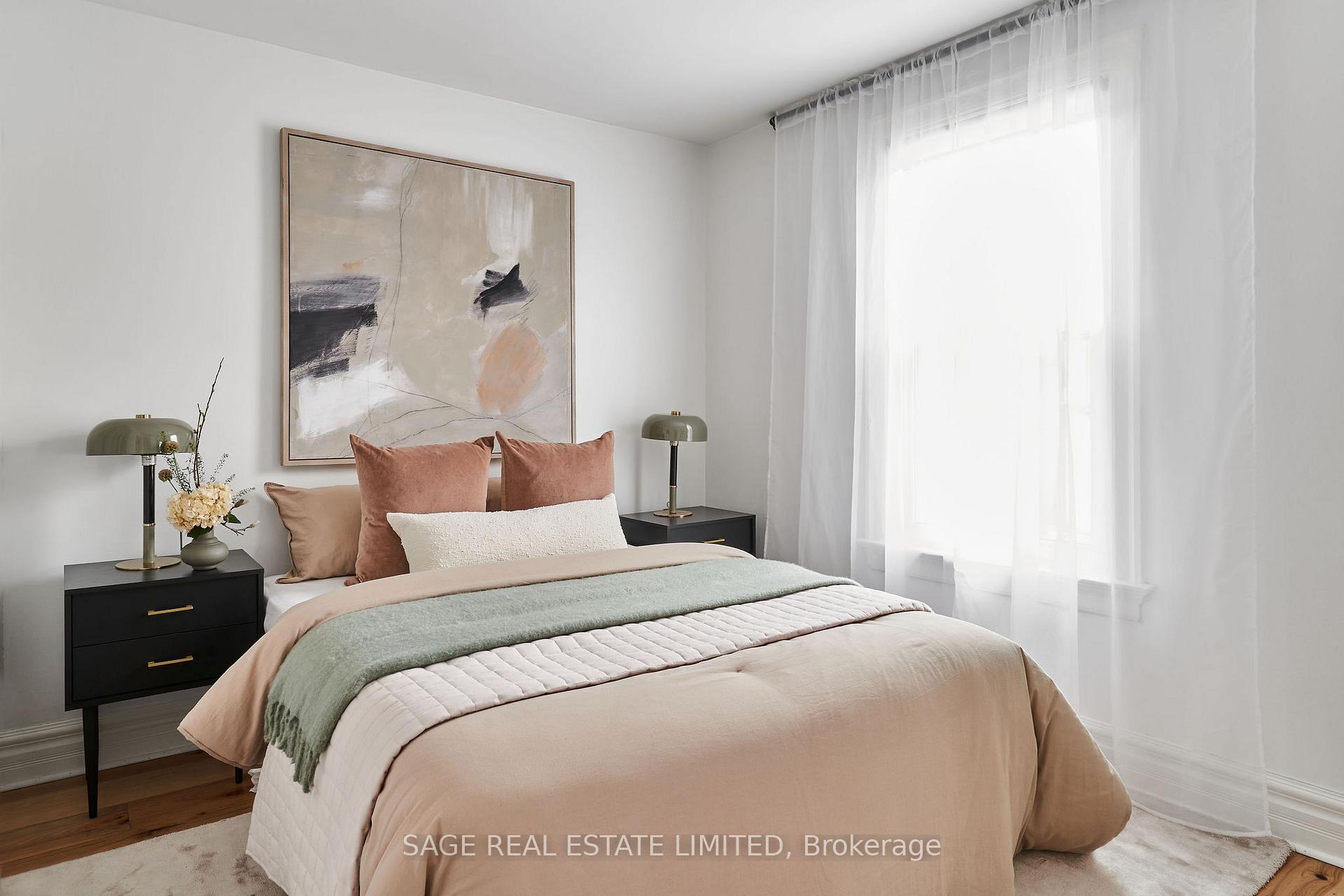 Photo 4 of 14 Clinton Place, Toronto, Palmerston-Little Italy — HOMEH