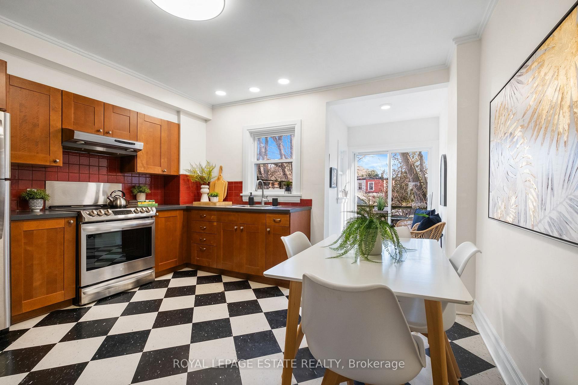 Photo 11 of 33 Mountalan Avenue, Toronto, Greenwood-Coxwell — HOMEH
