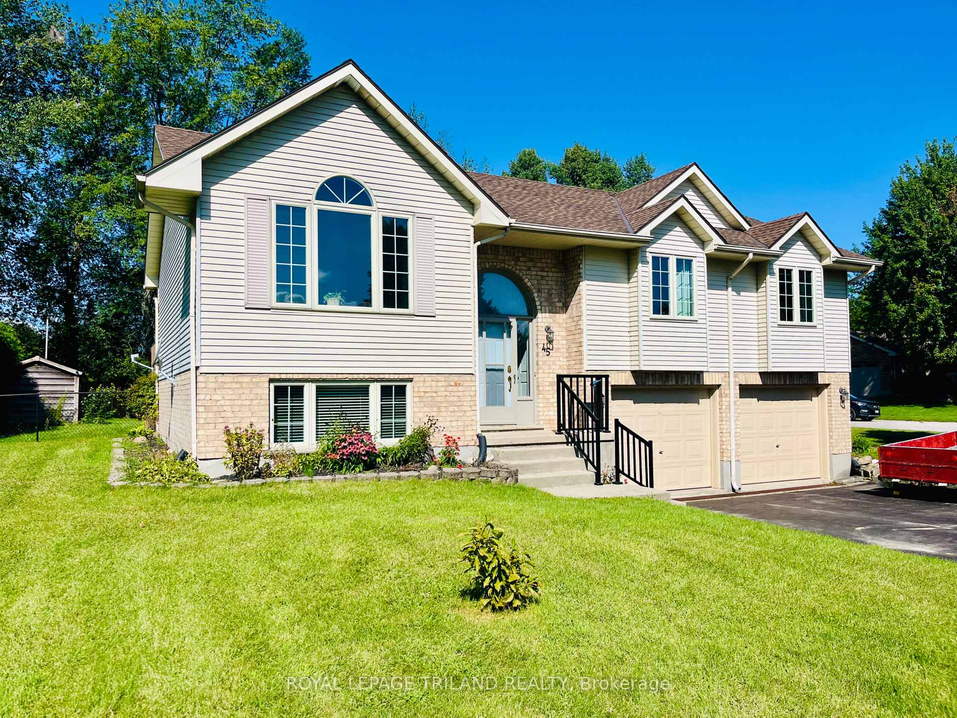 Photo 1 of 45 Village Gate Crescent, Thames Centre, Rural Thames Centre — HOMEH