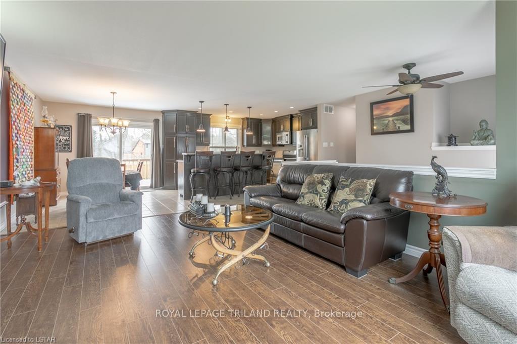 Photo 12 of 45 Village Gate Crescent, Thames Centre, Rural Thames Centre — HOMEH
