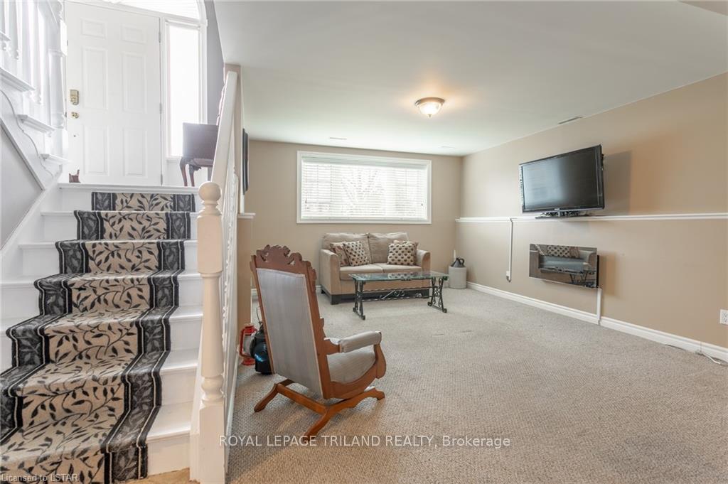 Photo 21 of 45 Village Gate Crescent, Thames Centre, Rural Thames Centre — HOMEH