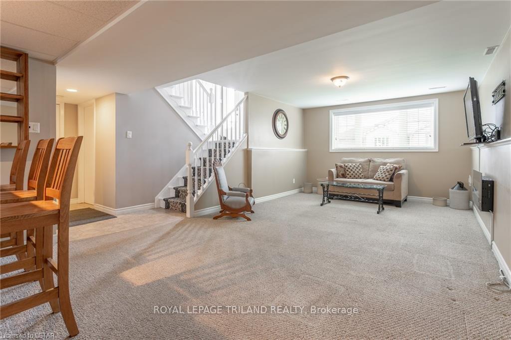 Photo 22 of 45 Village Gate Crescent, Thames Centre, Rural Thames Centre — HOMEH