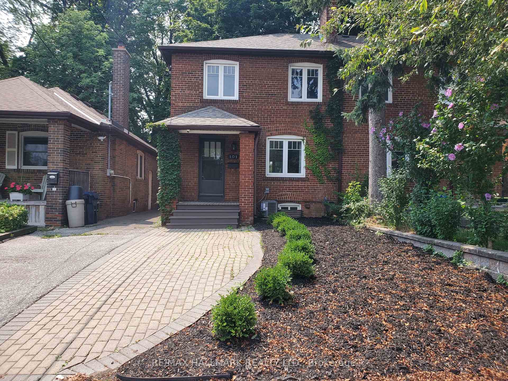 Front of 101 Lawrence Avenue W