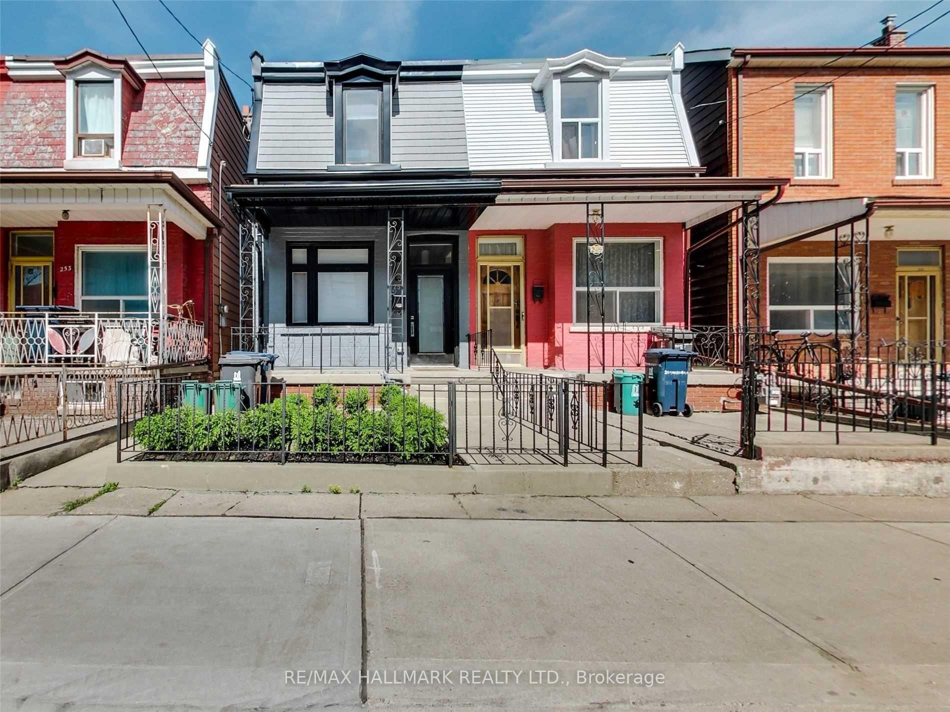 Photo 12 of 251 Manning (Lower) Avenue, Toronto, Trinity-Bellwoods — HOMEH