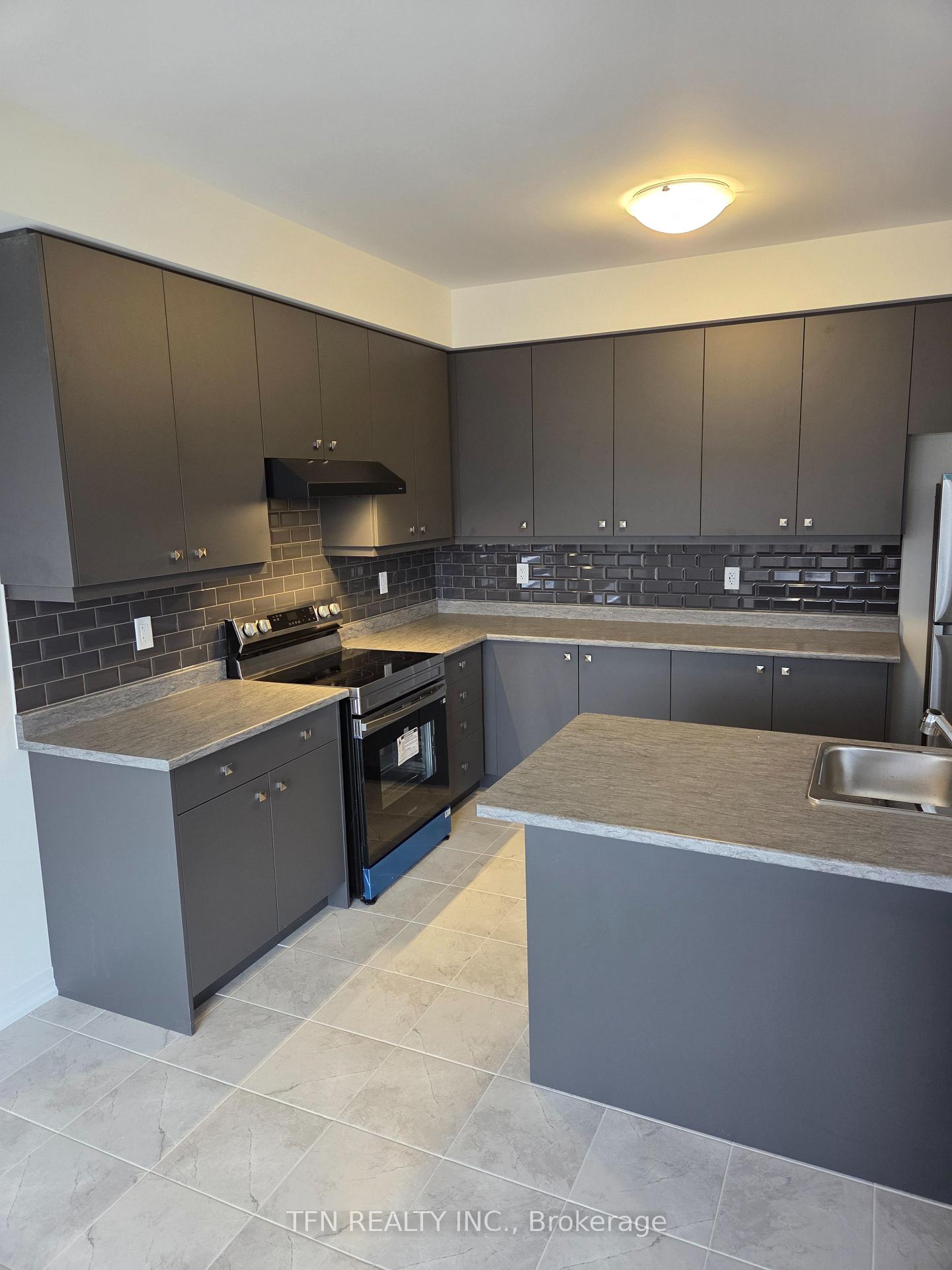Photo 2 of 22 Cresthaven Heights, Thorold, Rolling Meadows — HOMEH