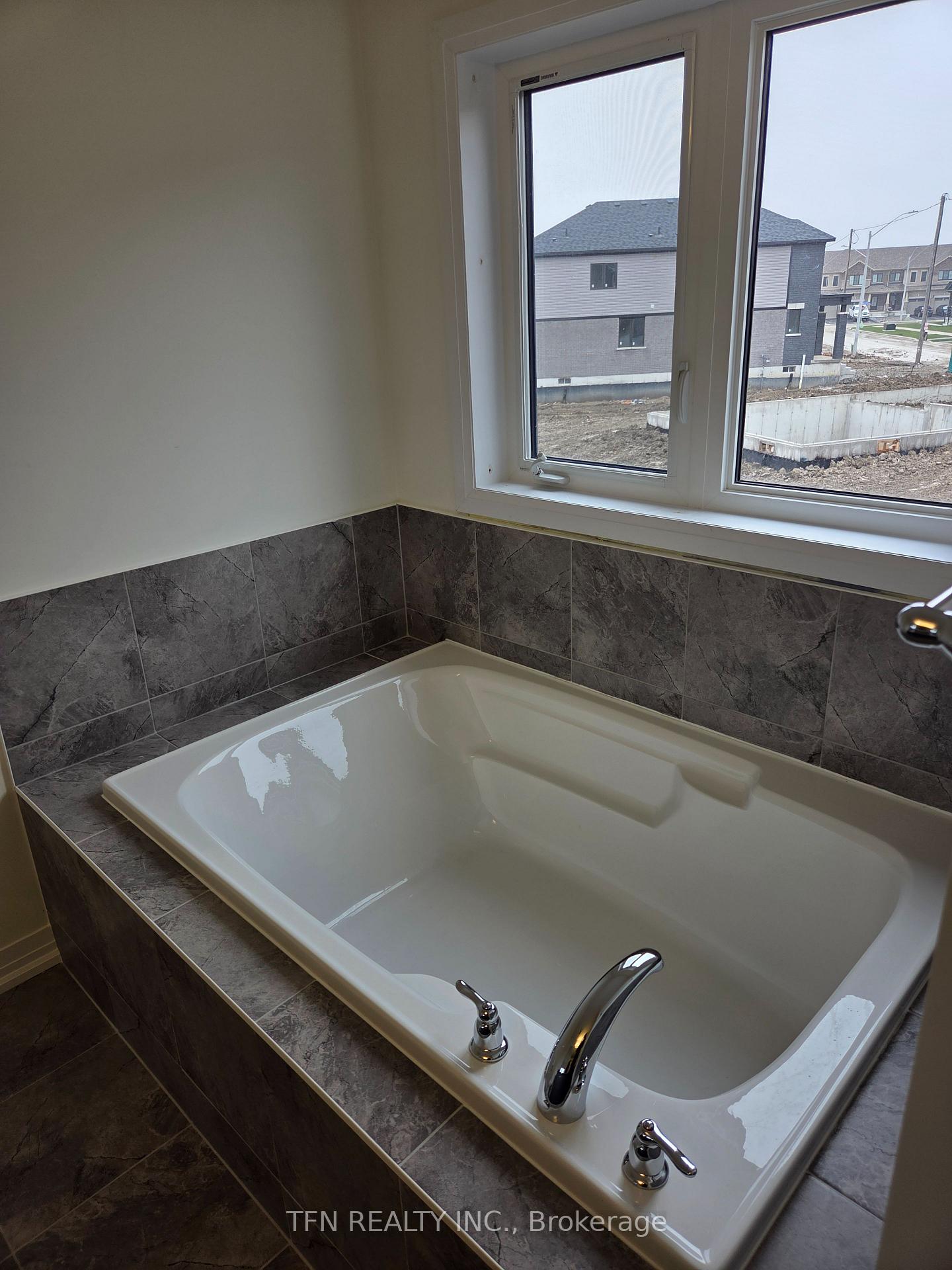 Photo 18 of 22 Cresthaven Heights, Thorold, Rolling Meadows — HOMEH