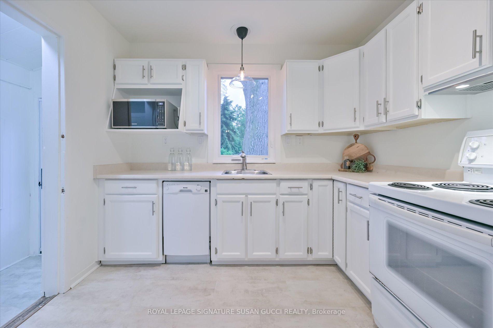 Photo 9 of 208 Oak Park Avenue, Toronto, Woodbine-Lumsden — HOMEH